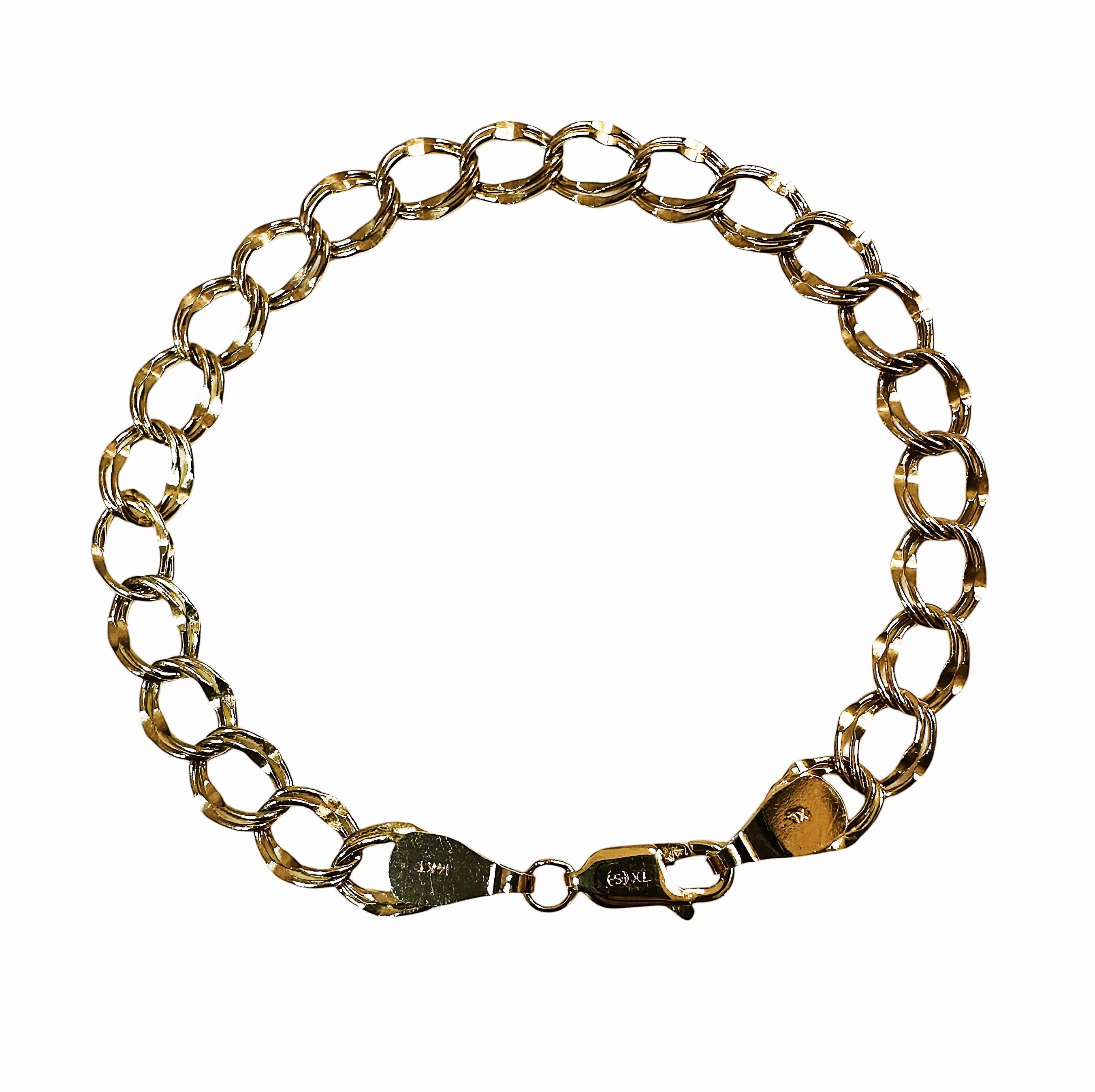 Ce bracelet a un design tout simplement fabuleux ! !!   Il s'agit d'un produit d'occasion en excellent état.  On dirait qu'il est neuf.   Il est estampillé 