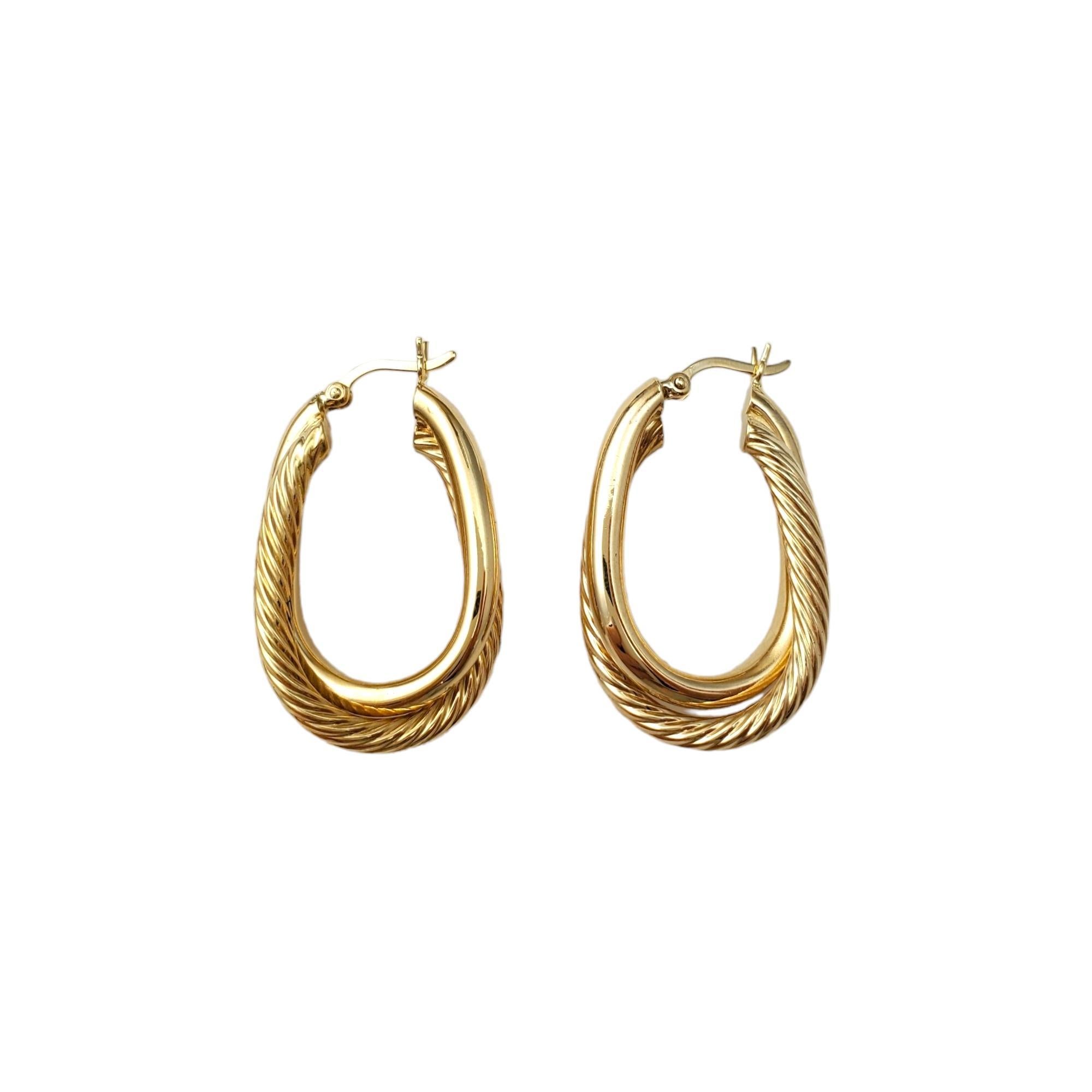 Vintage 14K Yellow Gold Double Hoop Earrings -

This double hoop earrings feature two gorgeous intertwined rings. 

One ring is smooth gold, the other is a cable/rope design. Oval in shape

Size:  31.7 mm X 7.1mm X 3.2mm

Weight:  2.7 dwt. /  4.3