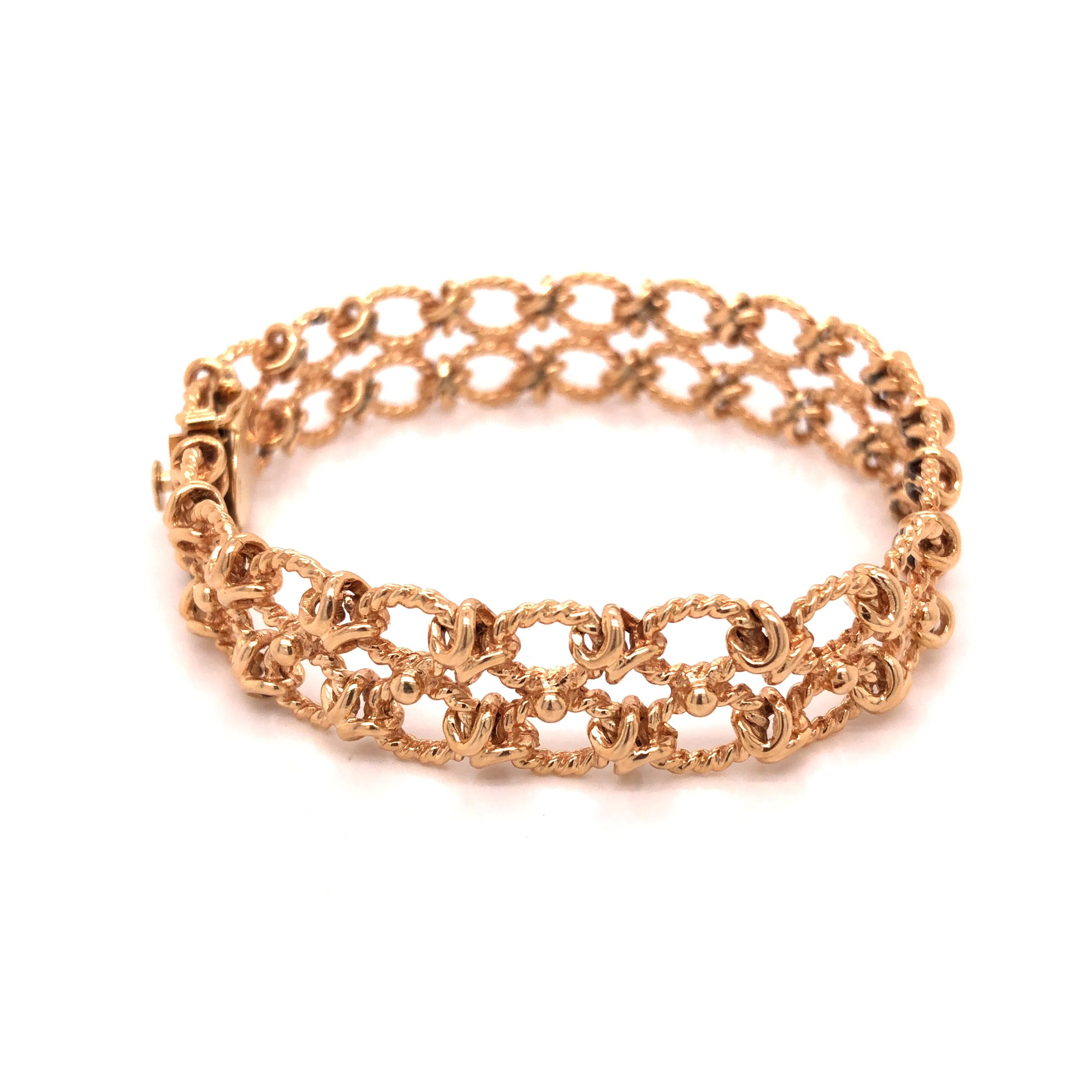 14K Yellow Gold Double Oval Ropetwist Link Bracelet

Metal: 14K Yellow Gold

Size: 7 1/2
