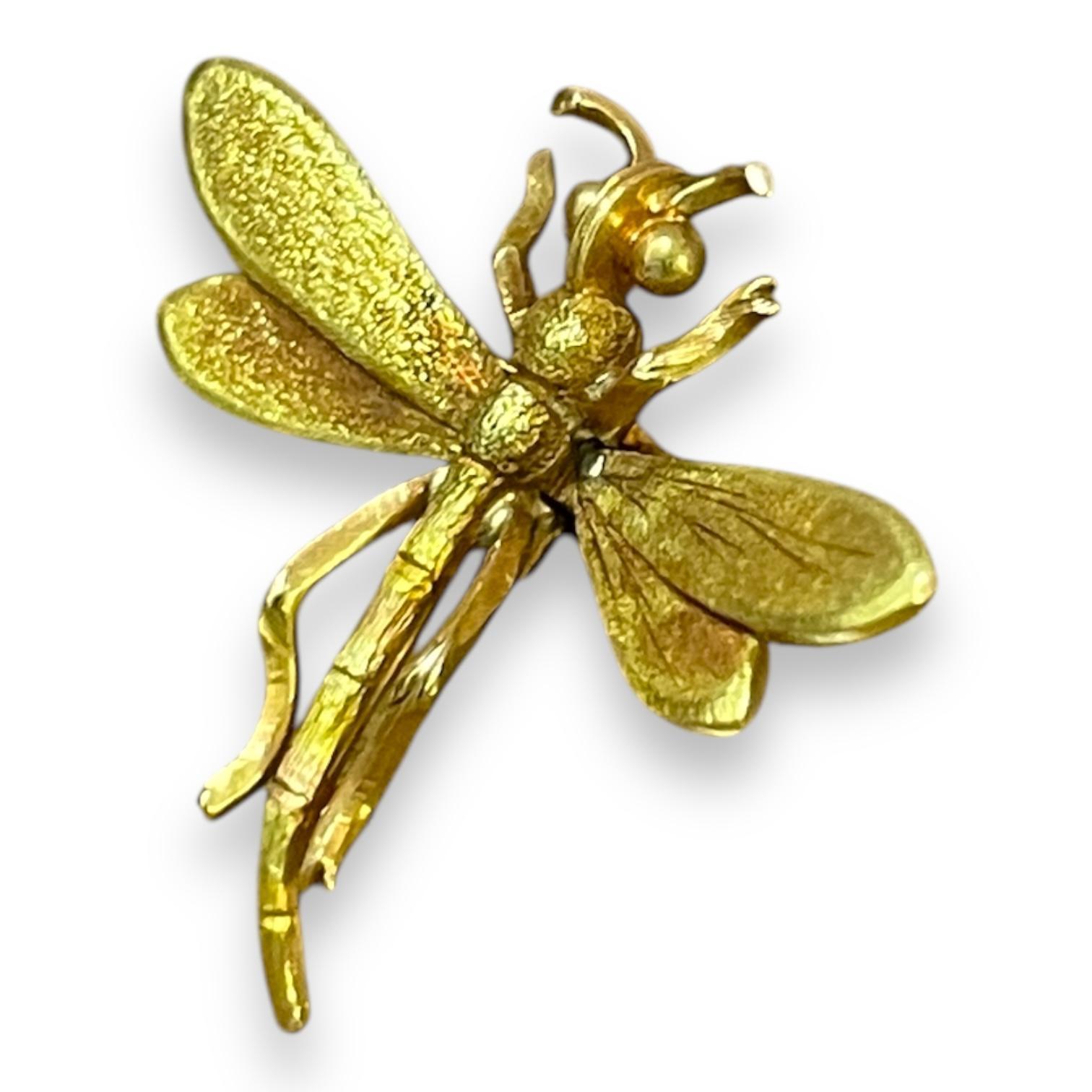 A captivating dragonfly brooch crafted in fine gold, showcasing lifelike details and textured wings. This enchanting piece celebrates the beauty of nature, adding an elegant touch to your accessory collection.
