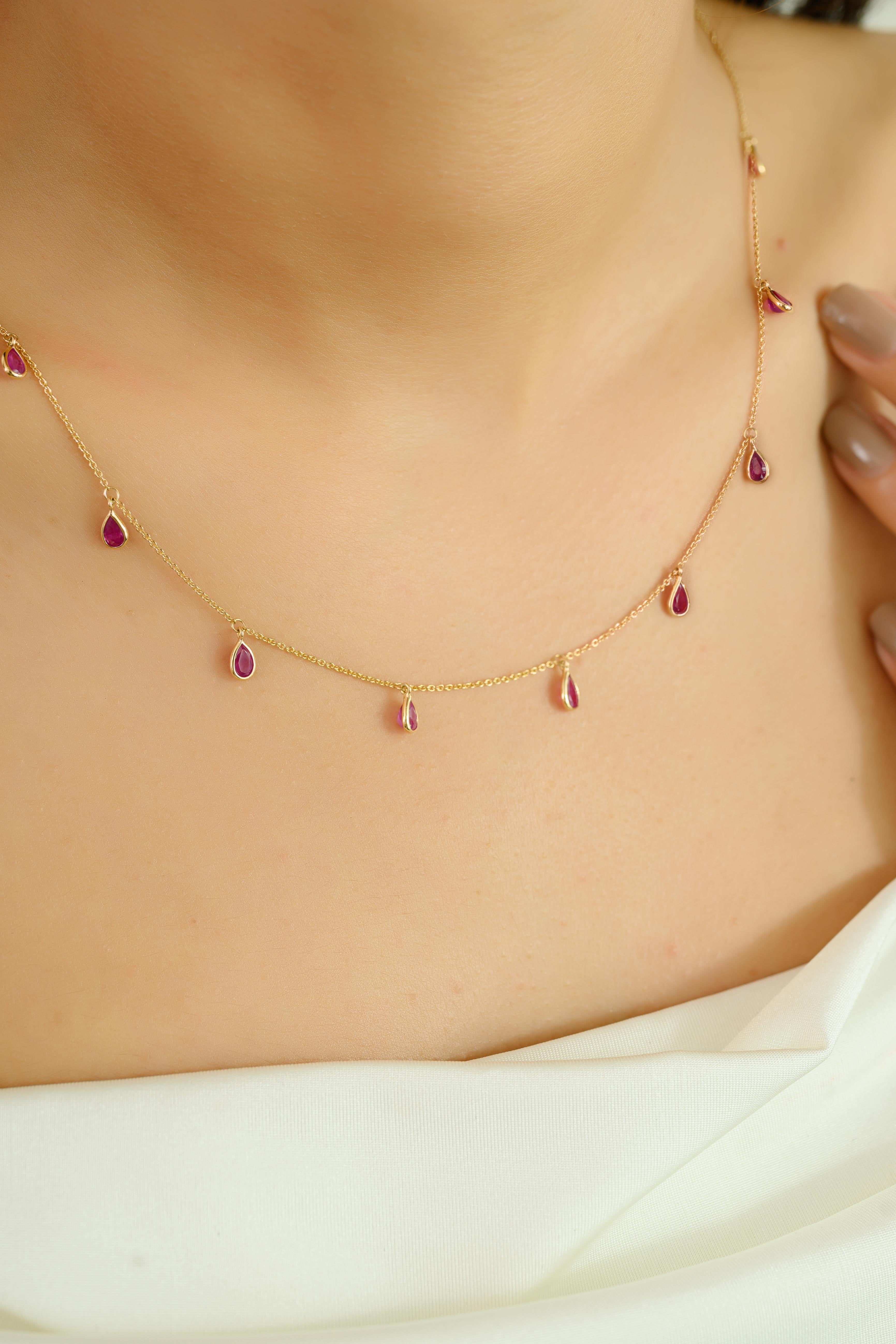 Collier en or jaune 14K avec breloques en forme de poire en rubis Pour femmes en vente