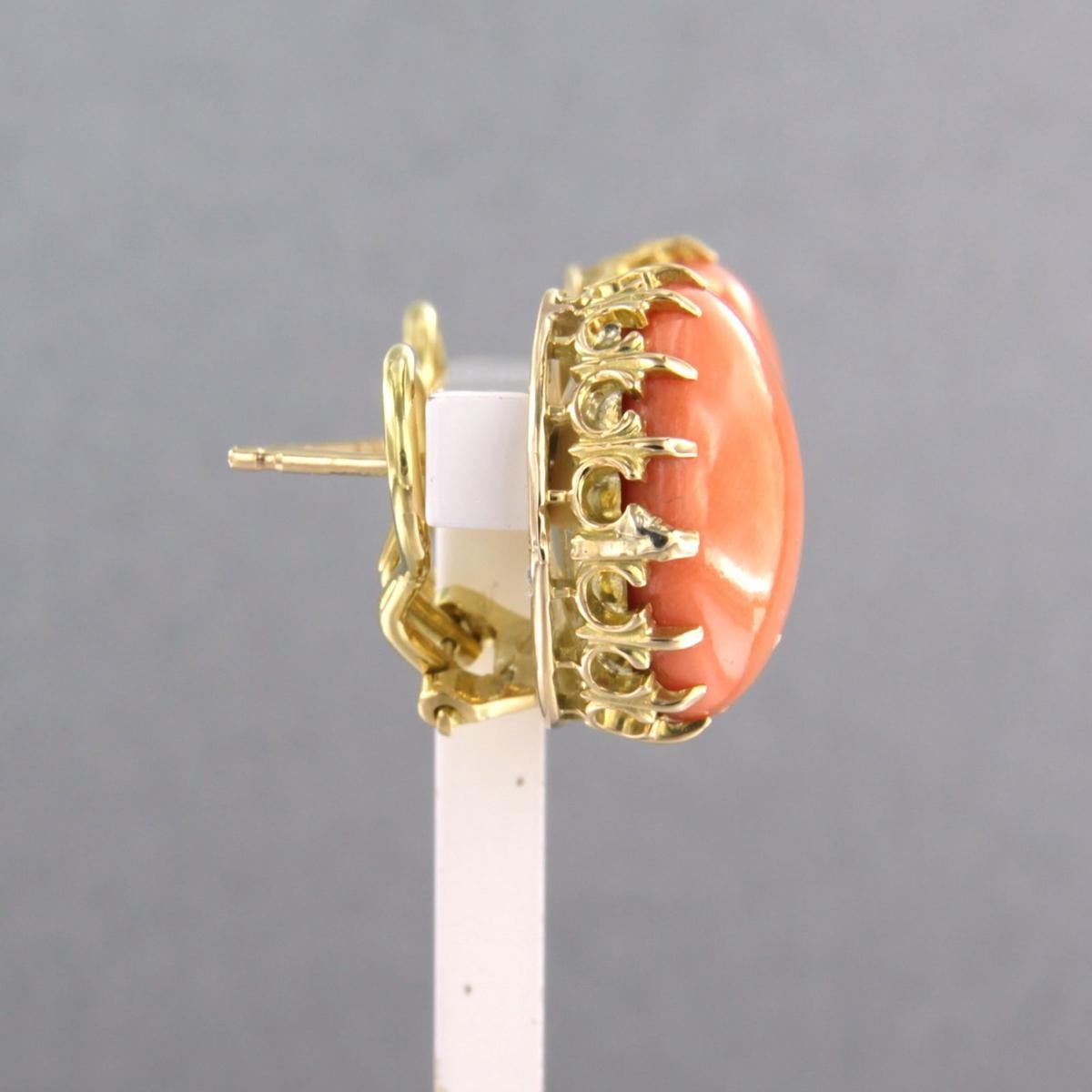 Ohrclips aus 14k Gelbgold, besetzt mit Corallium Rubrum - 10,9 Gramm - 1,6 cm breit

detaillierte Beschreibung:

die Oberseite des Ohrclips ist 1,6 cm breit

Gewicht 10,9 Gramm

gesetzt mit

- 2 x 1,5 cm runder Cabochon-Schliff Corallium