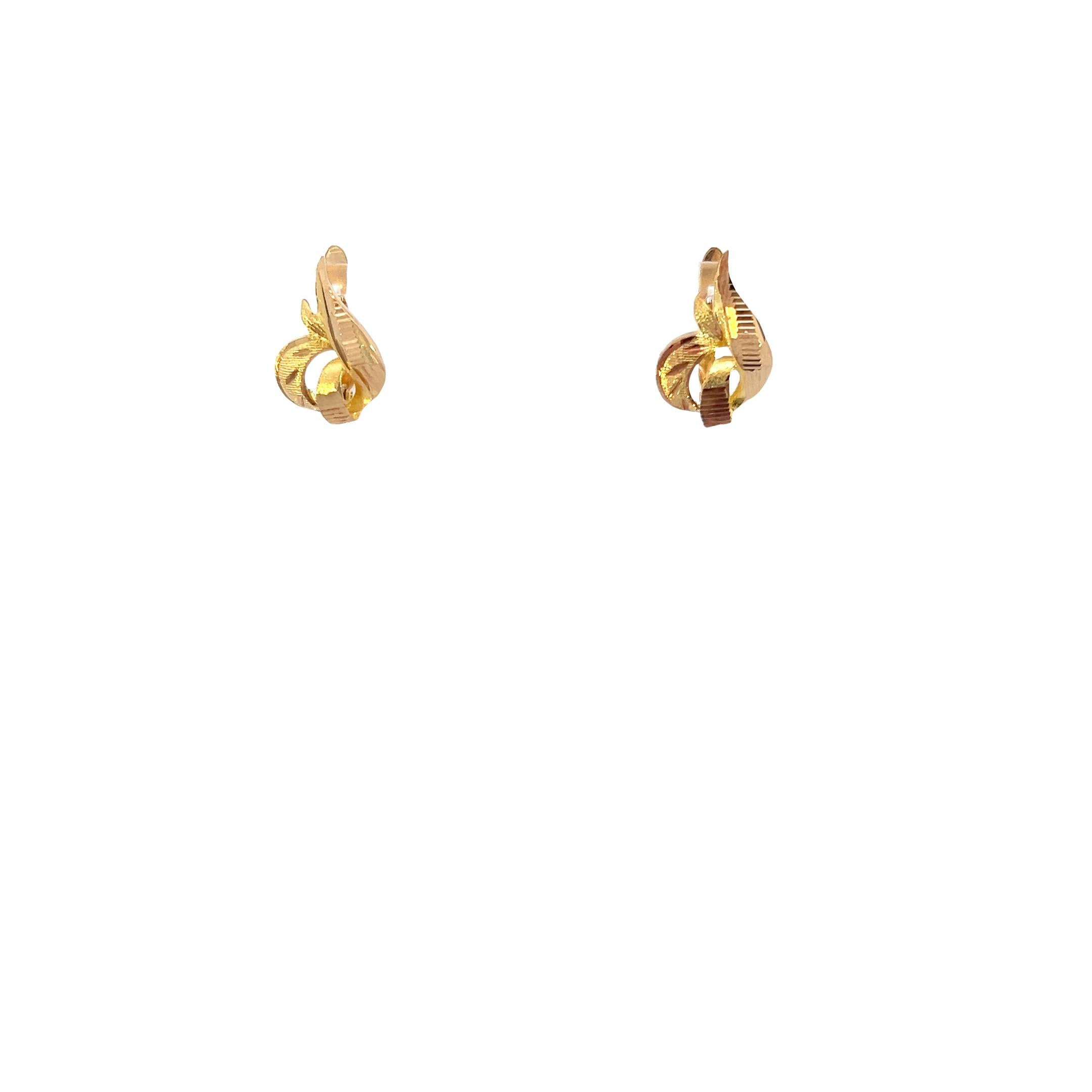 14k yellow Gold Earrings 2.25g For Sale 1