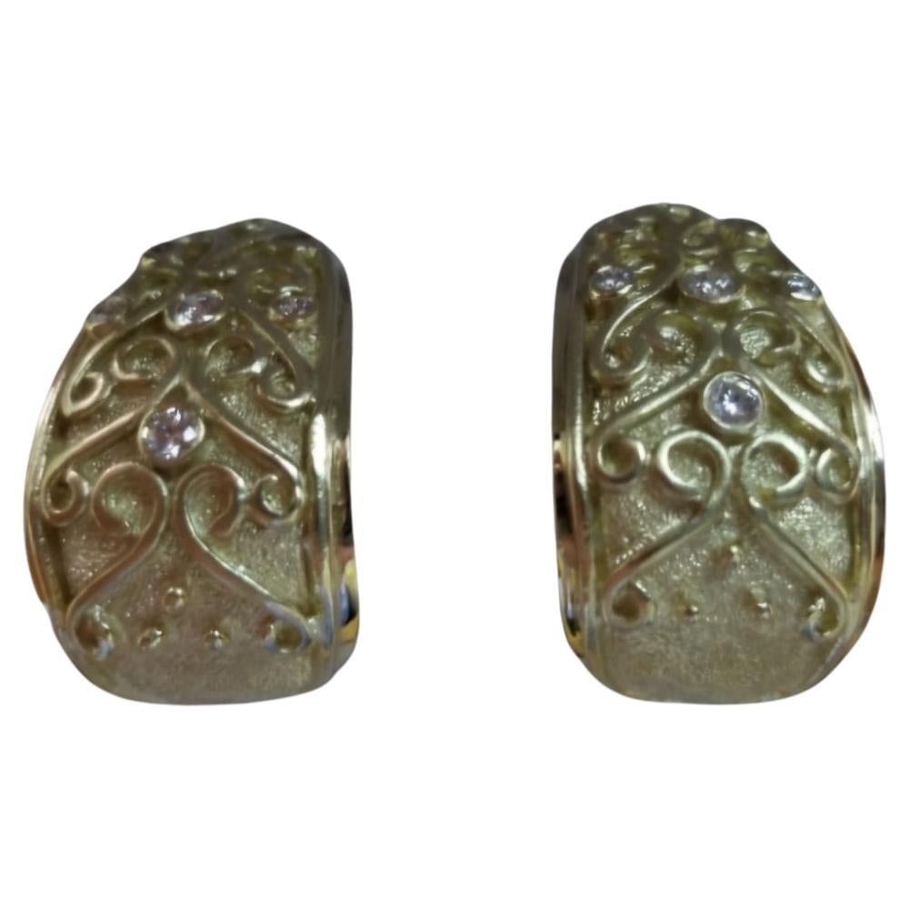 Pendientes de Oro Amarillo de 14 K con Corazones y Flechas Diamantes Nuevo en venta
