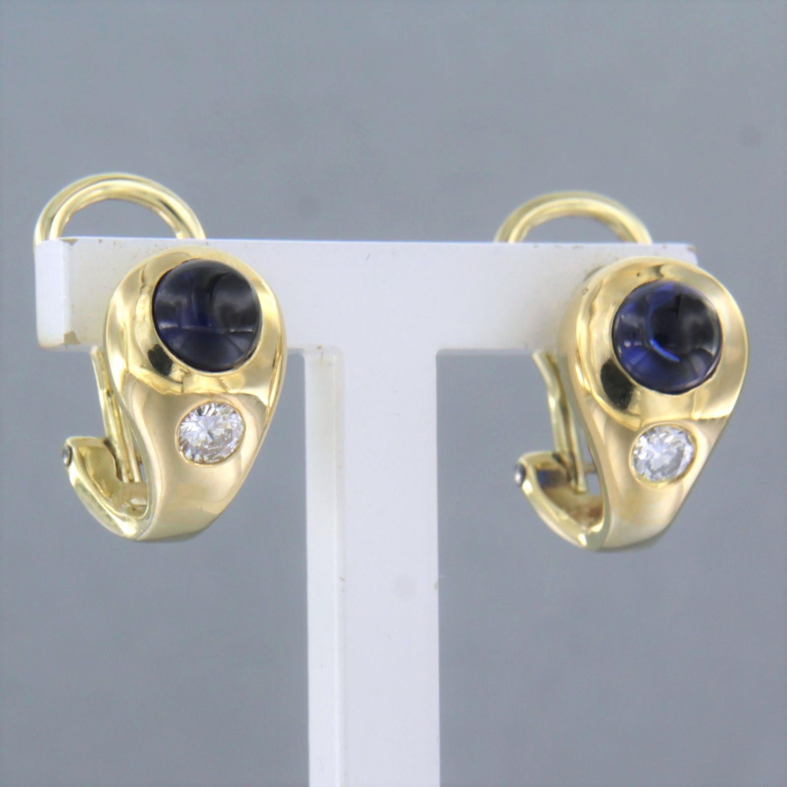 Taille brillant Boucles d'oreilles en or jaune 14k avec saphir et diamant taille brillant 0.25ct en vente