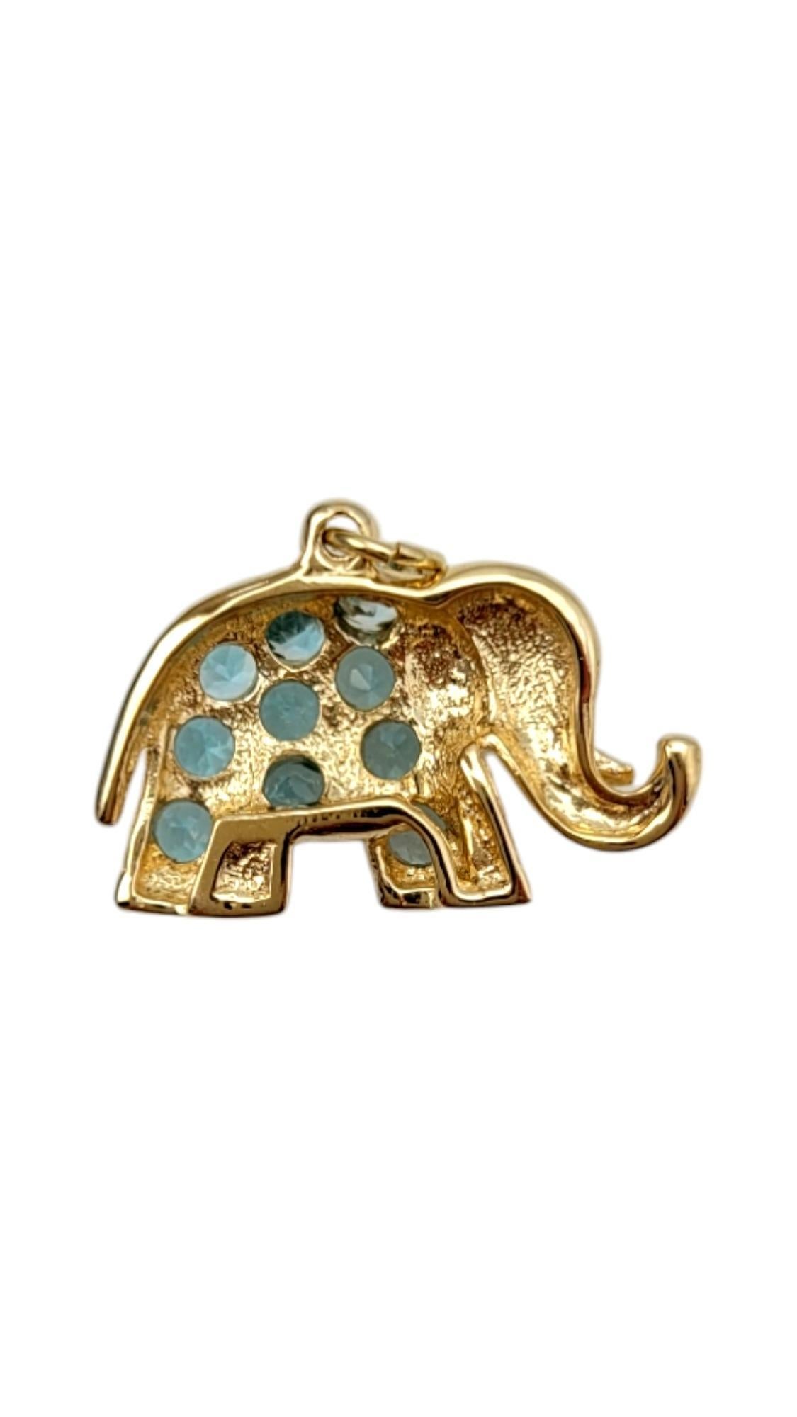 Breloque éléphant en or jaune 14 carats avec pierres à facettes bleues n° 20318 Bon état - En vente à Washington Depot, CT