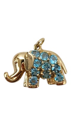 Charm Elefante in oro giallo 14K con pietre blu sfaccettate #20318