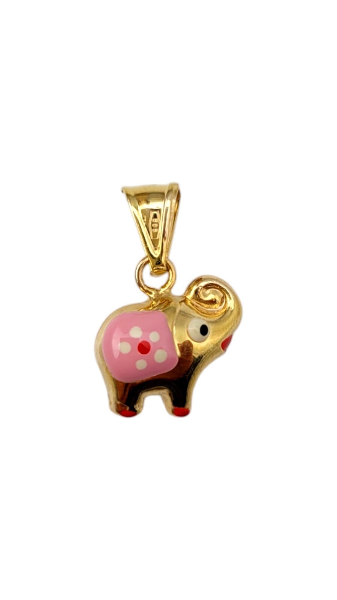 Charm a forma di elefante in oro giallo 14K con design smaltato.

Questo charme a forma di elefante in oro giallo 14k è un pezzo molto dettagliato, arricchito da uno splendido design in smalto. Questo charm aggiunge un perfetto tocco di colore a