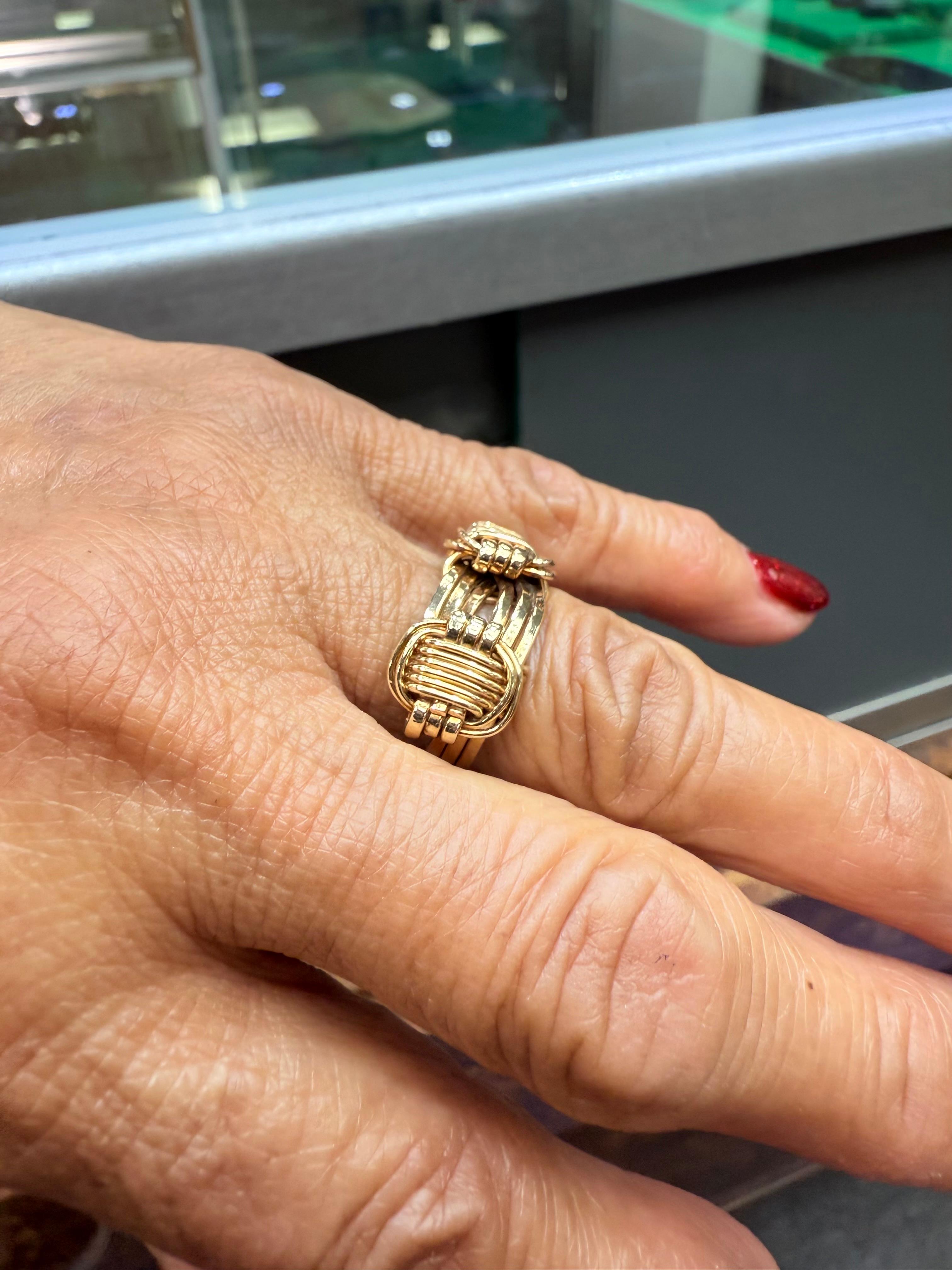 Moderne Bague en or jaune 14k cheveux d'éléphant Circa 1970 Taille 5.25 en vente