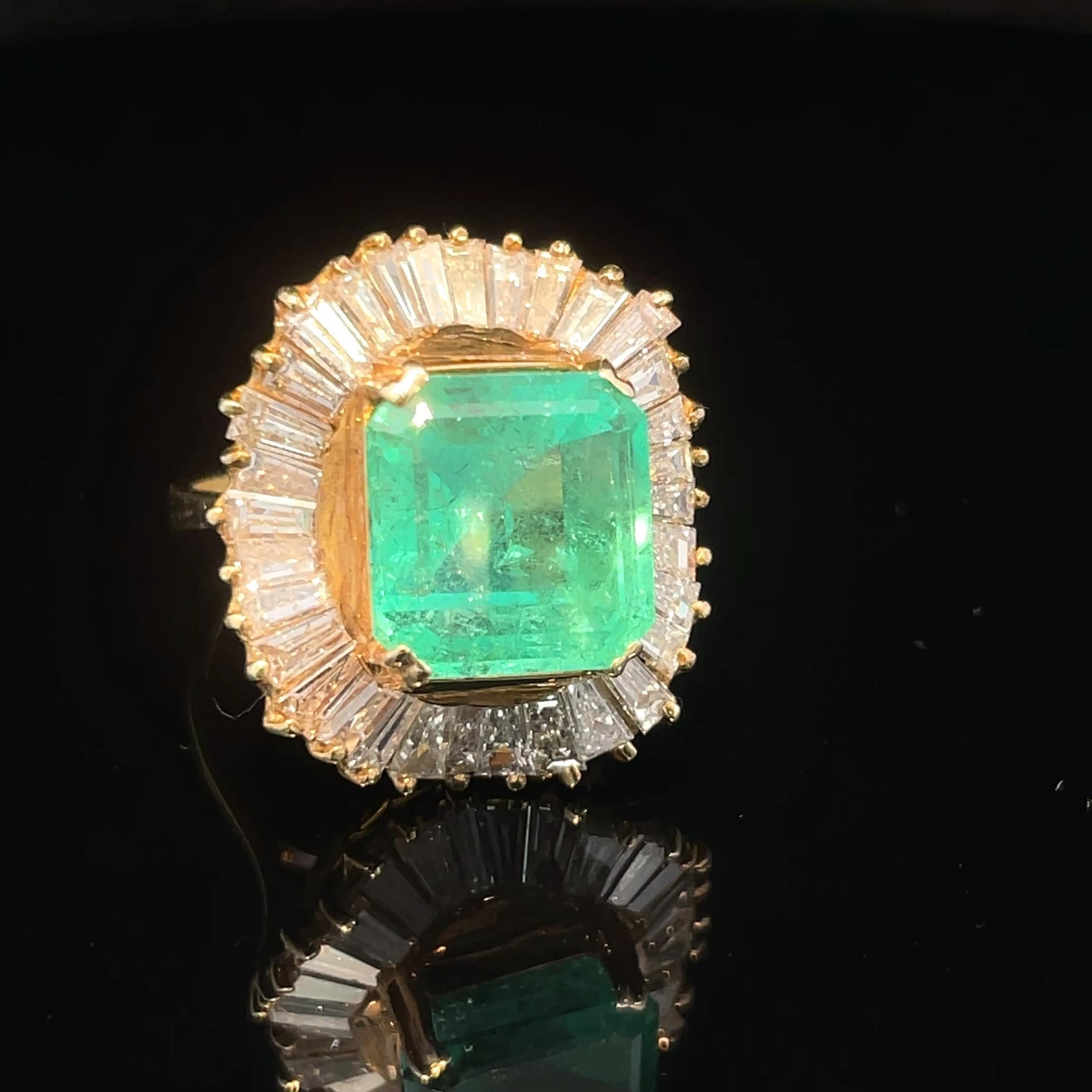 Bague ballerine en or jaune 14 carats, émeraude et diamants Excellent état - En vente à New York, NY