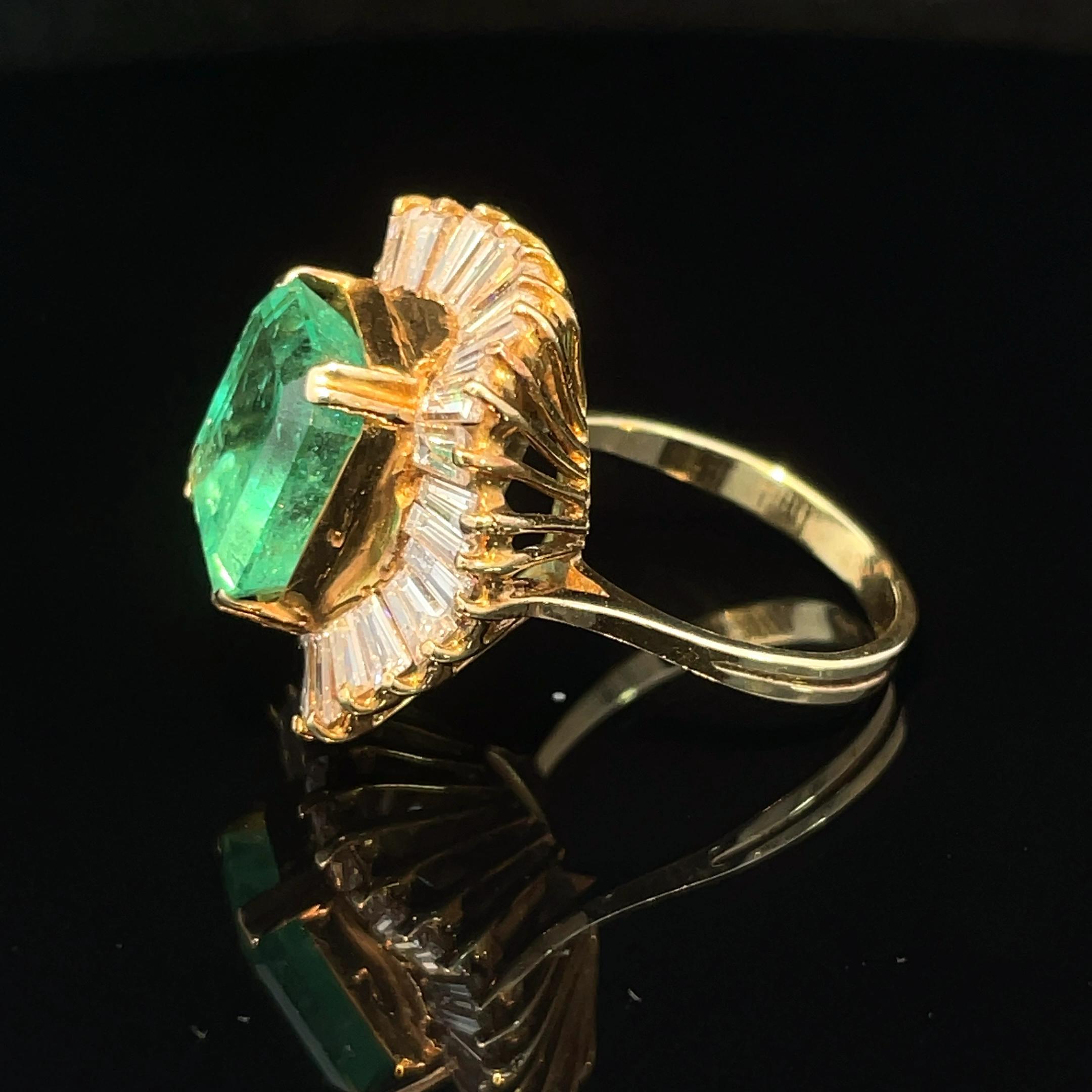 Bague ballerine en or jaune 14 carats, émeraude et diamants Unisexe en vente
