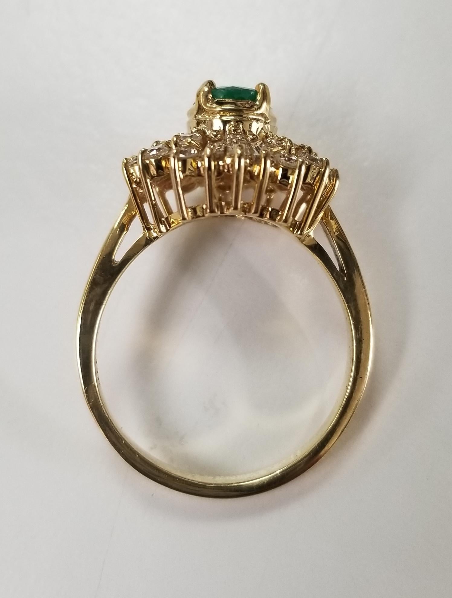 Bague grappe en or jaune 14 carats avec émeraudes et diamants Neuf - En vente à Los Angeles, CA