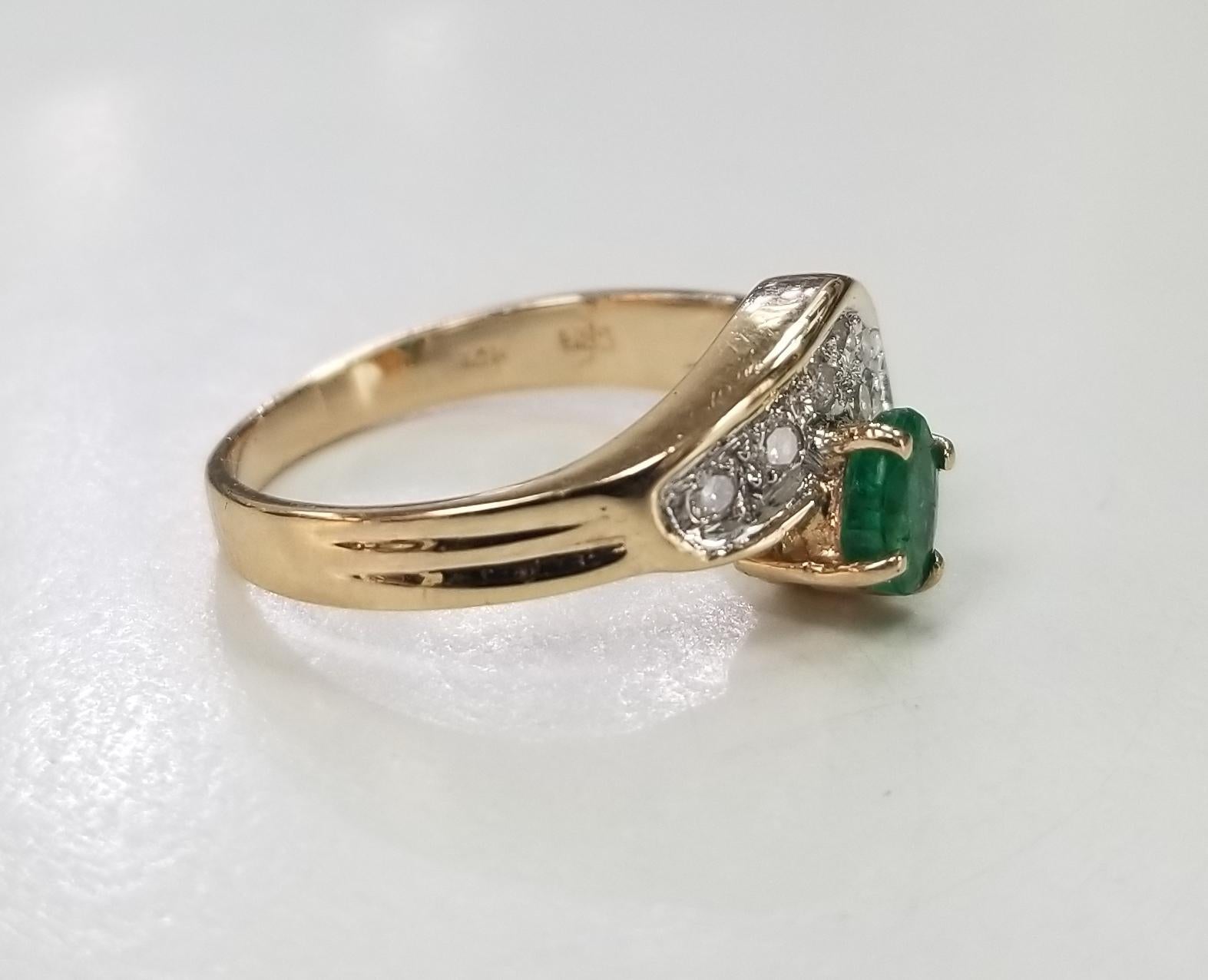 Contemporary 14 Karat Yellow Gold Emerald and Diamond Cocktail Ring For Sale