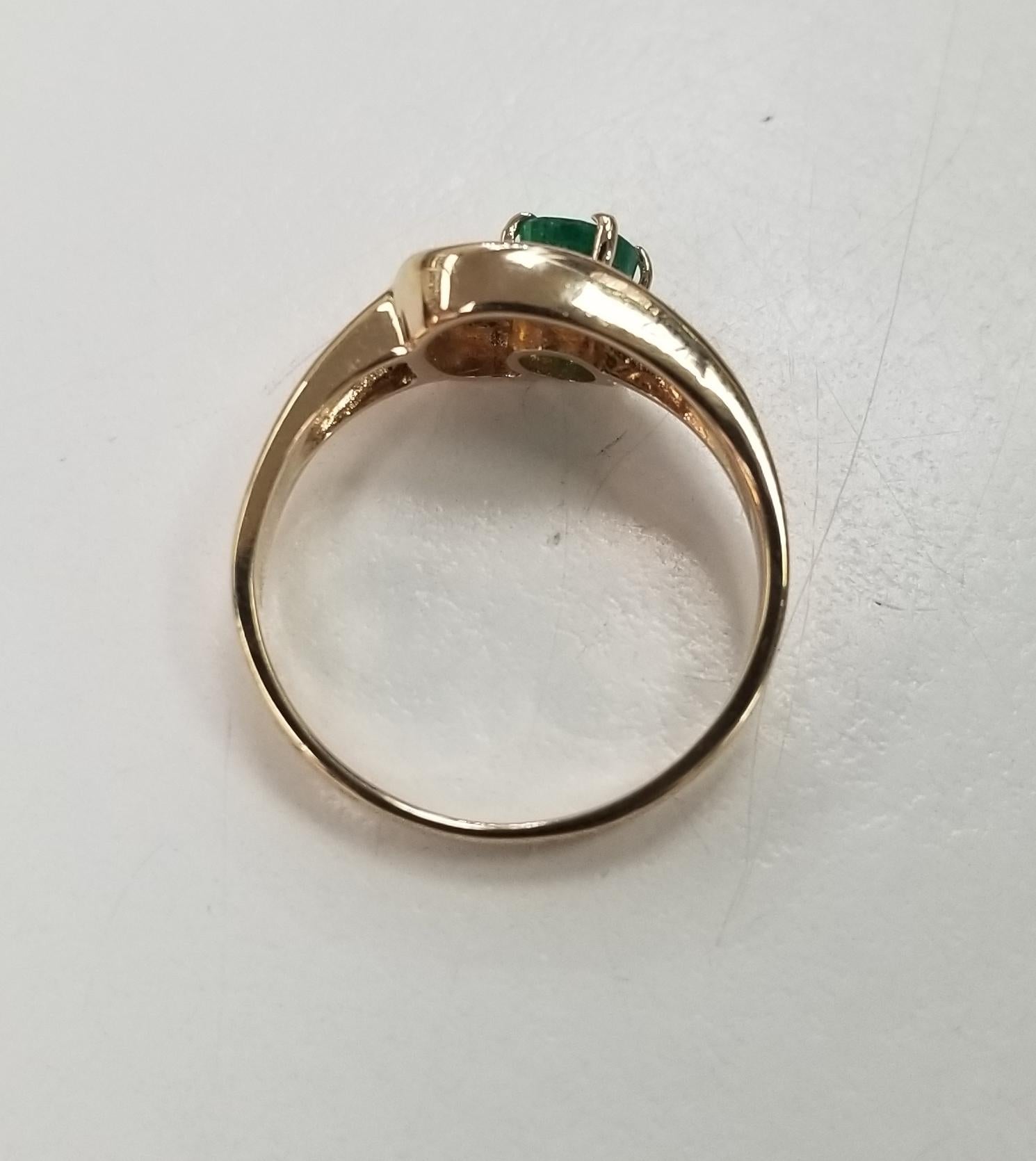 14 Karat Yellow Gold Emerald and Diamond Cocktail Ring In Excellent Condition For Sale In Los Angeles, CA