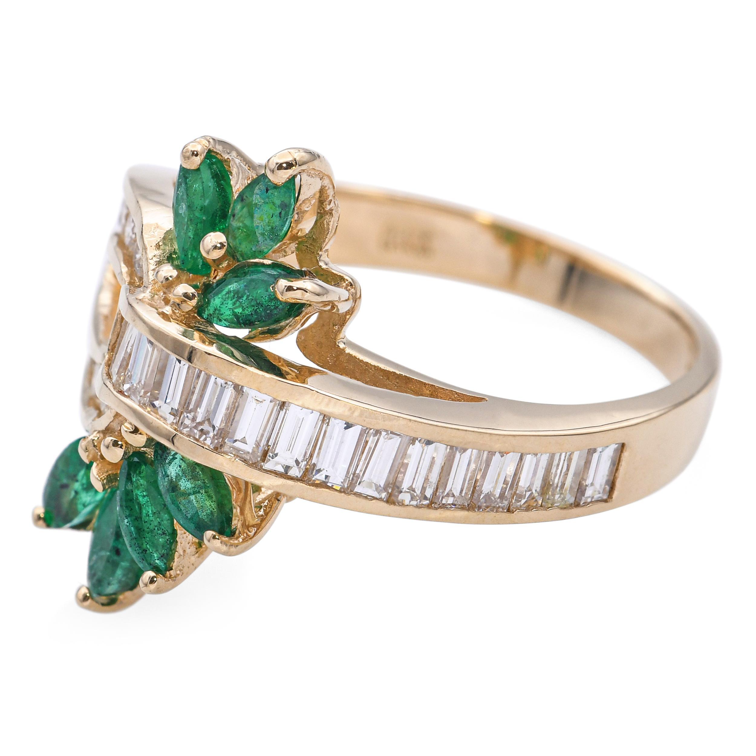 Bague entrelacée en or jaune 14k avec émeraudes et diamants Bon état - En vente à New York, NY
