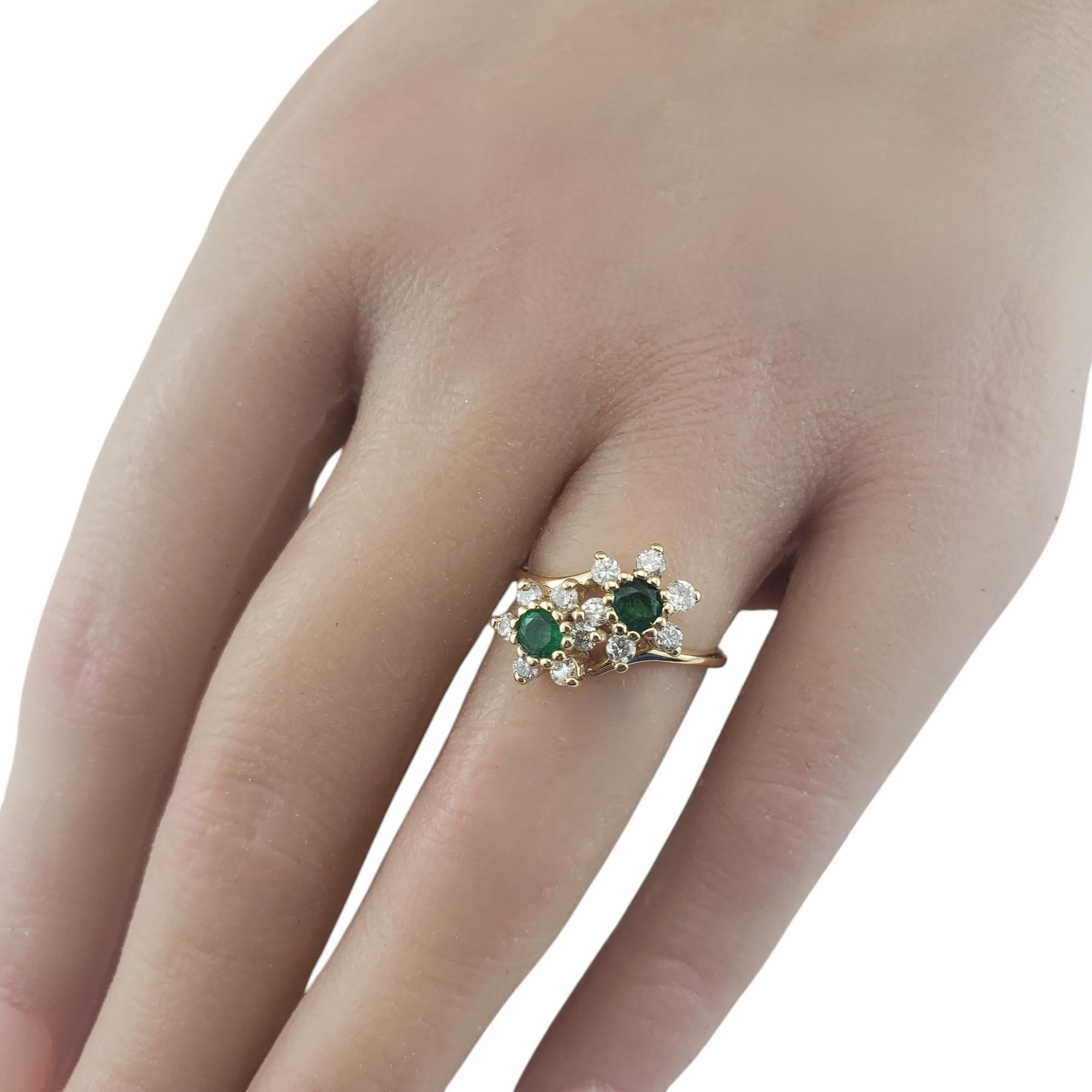 Bague fleur en or jaune 14 carats, émeraude et diamant taille 5,5 n° 19726 en vente 1