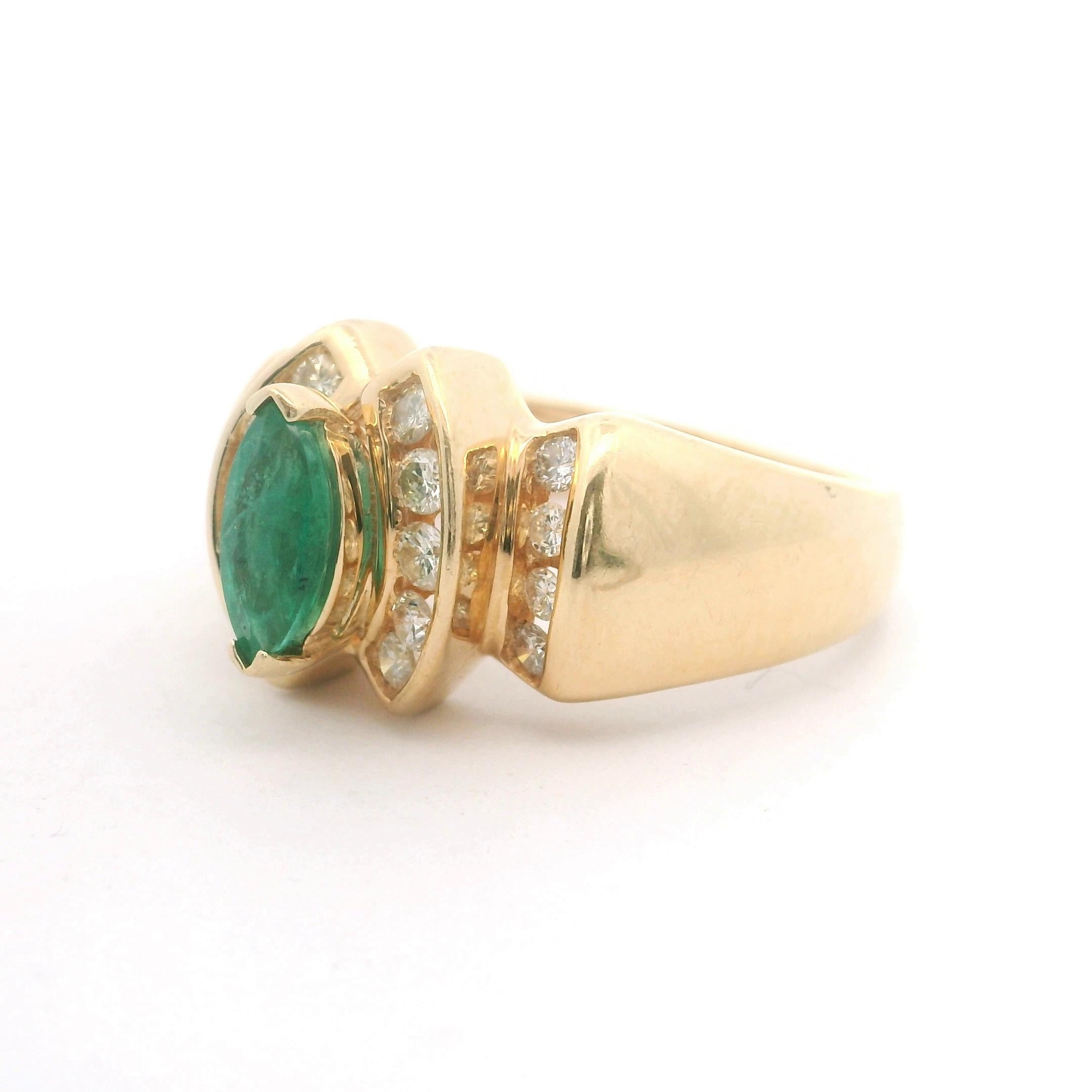 14k Gelbgold Smaragd und Diamant Damenring Größe 7,5 im Zustand „Gut“ in Guilford, CT