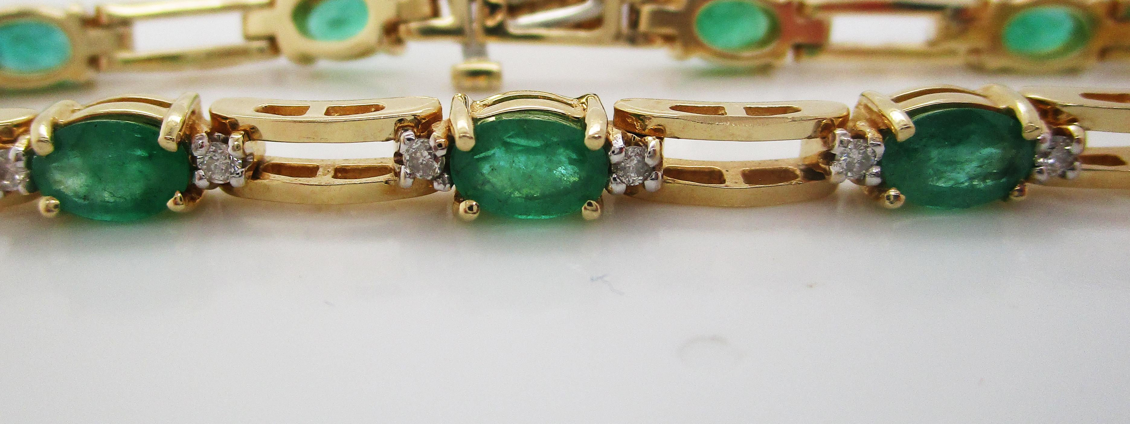 Contemporary 14 Karat Yellow Gold Emerald and Diamond Link Straight Line Bracelet