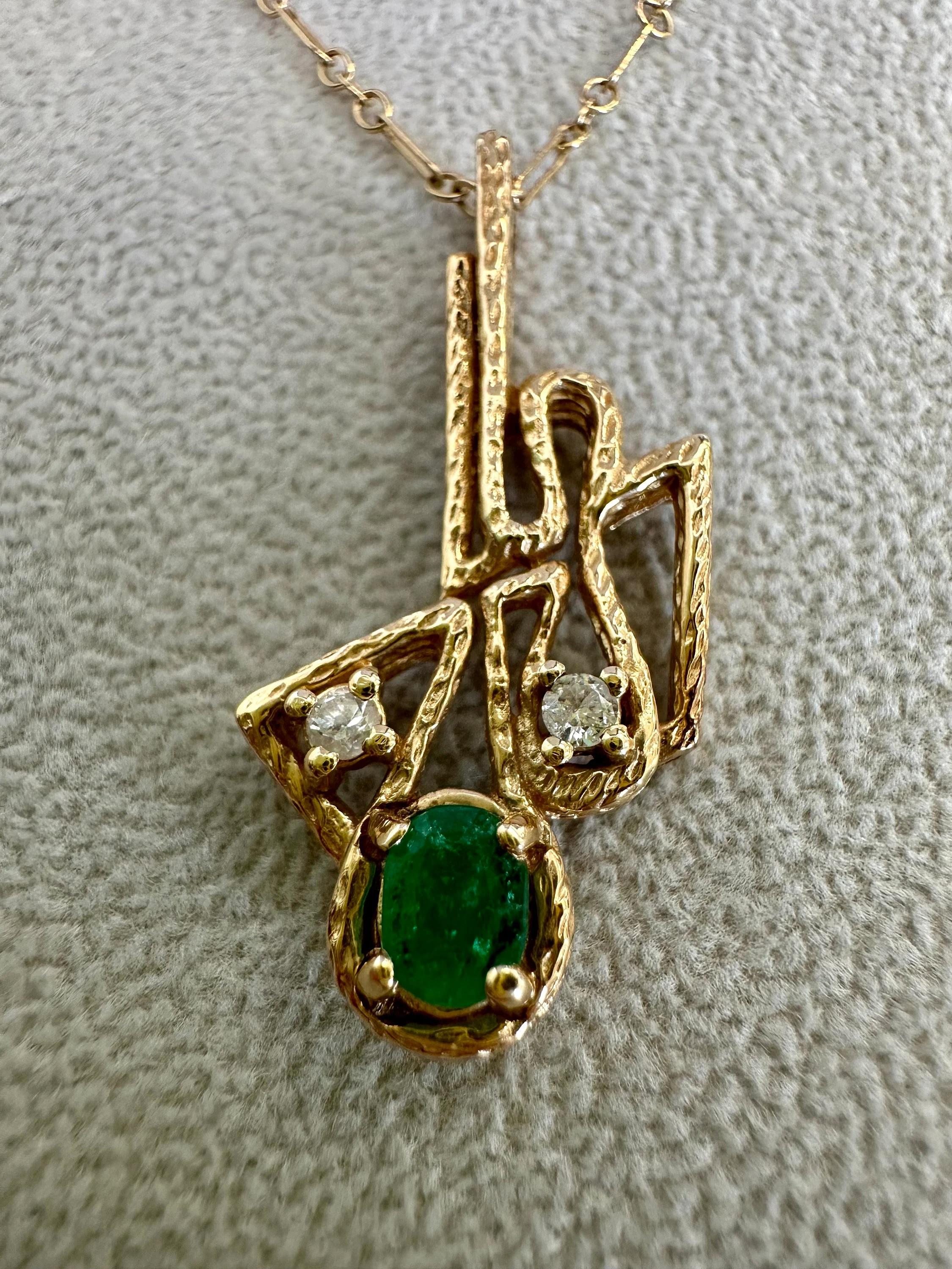 Collier pendentif en or jaune 14 carats avec émeraudes et diamants Bon état - En vente à Houston, TX