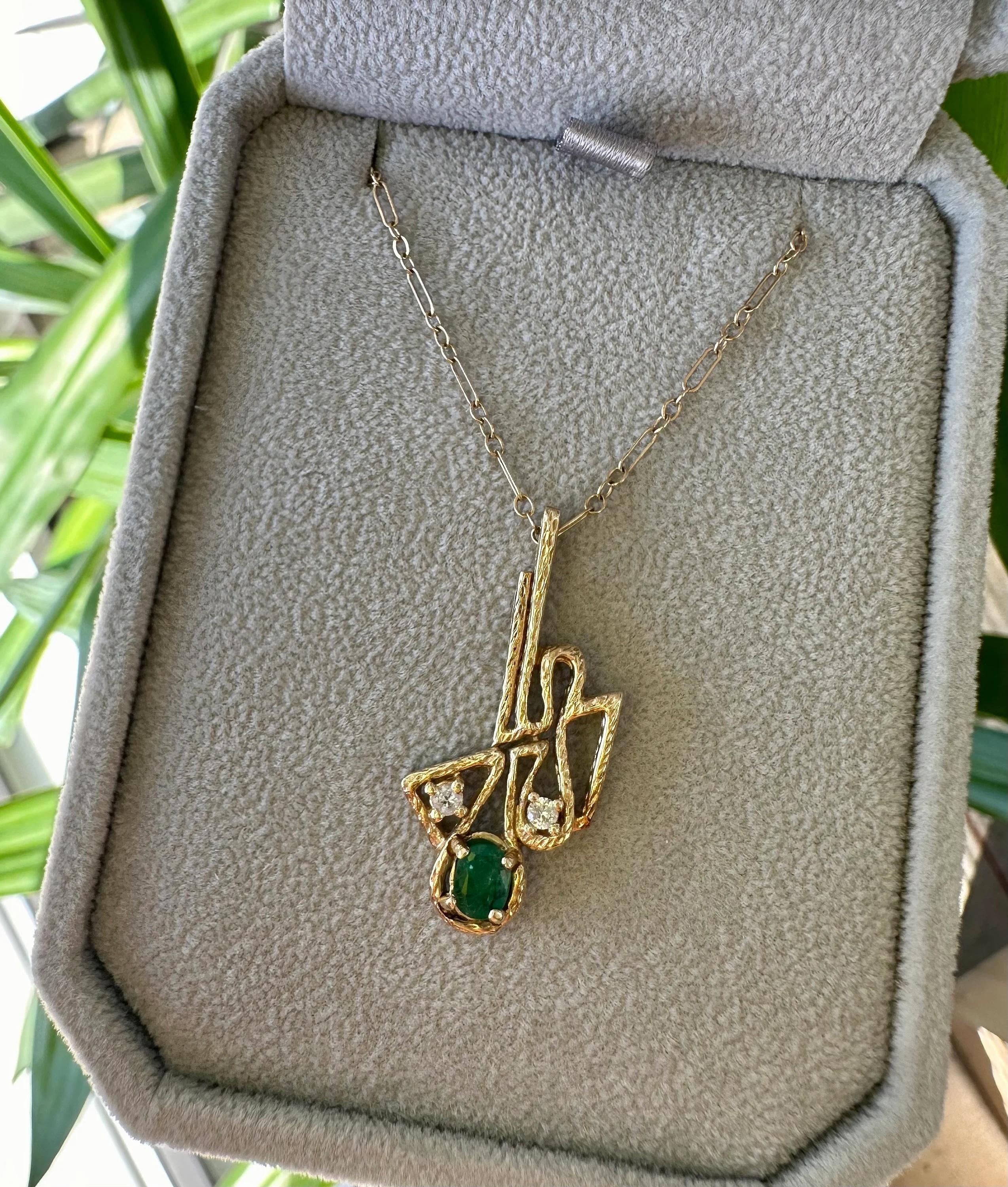 Collier pendentif en or jaune 14 carats avec émeraudes et diamants Pour femmes en vente