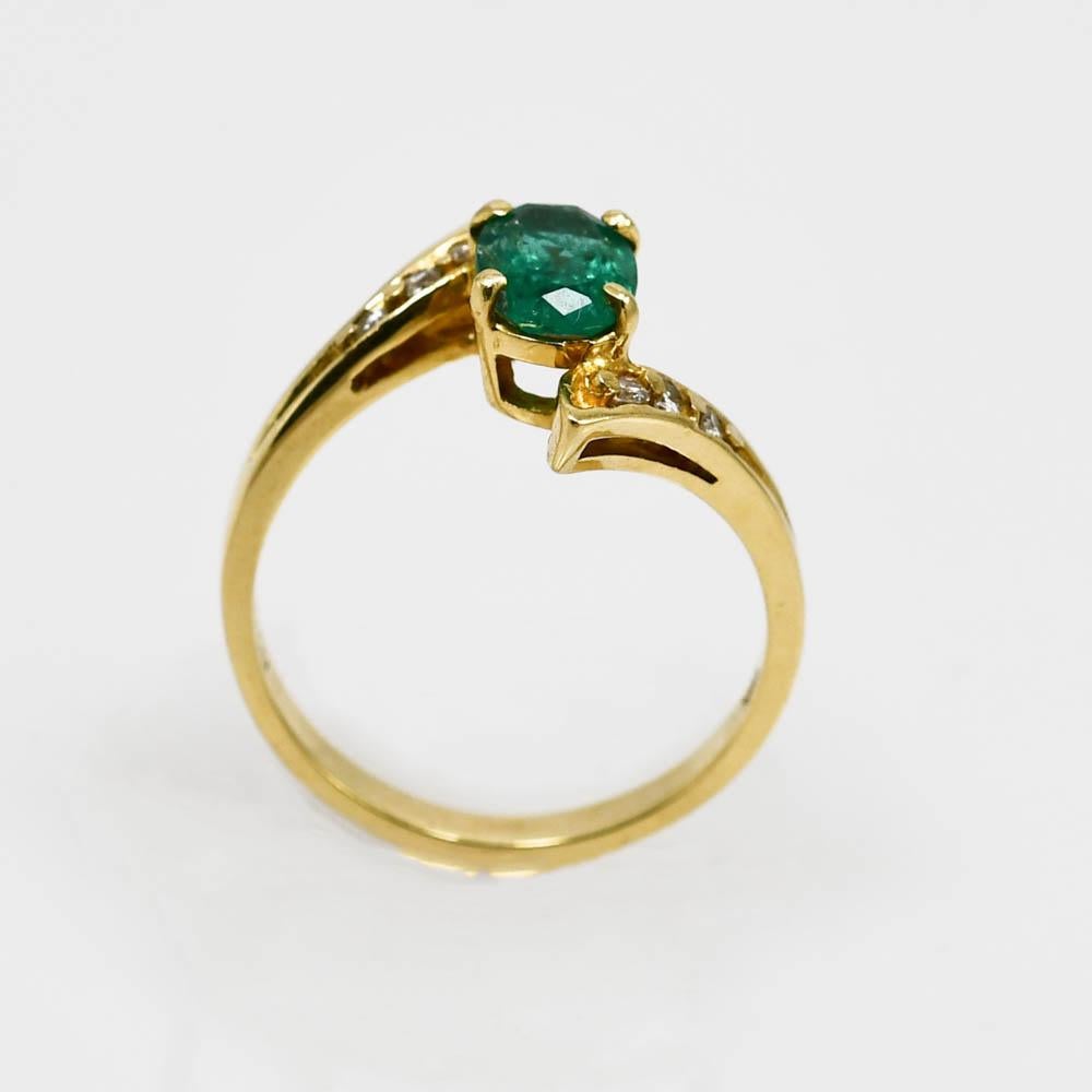 Ladies emerald and diamond ring in 14k yellow gold.
Stamped 14k and weighs 2.9 grams.
The natural emerald has a nice bright green color, 0.68 carats.
The diamonds on the sides are round brilliant cuts, .10 total carats, i to j color, Si clarity.
The