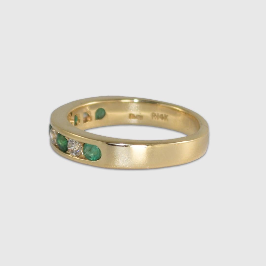 14K Yellow Gold Emerald and Diamond Ring 4.3g In Excellent Condition In Laguna Beach, CA