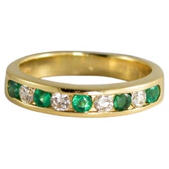 Anillo de oro amarillo de 14 quilates con esmeralda y diamantes 4,3 g