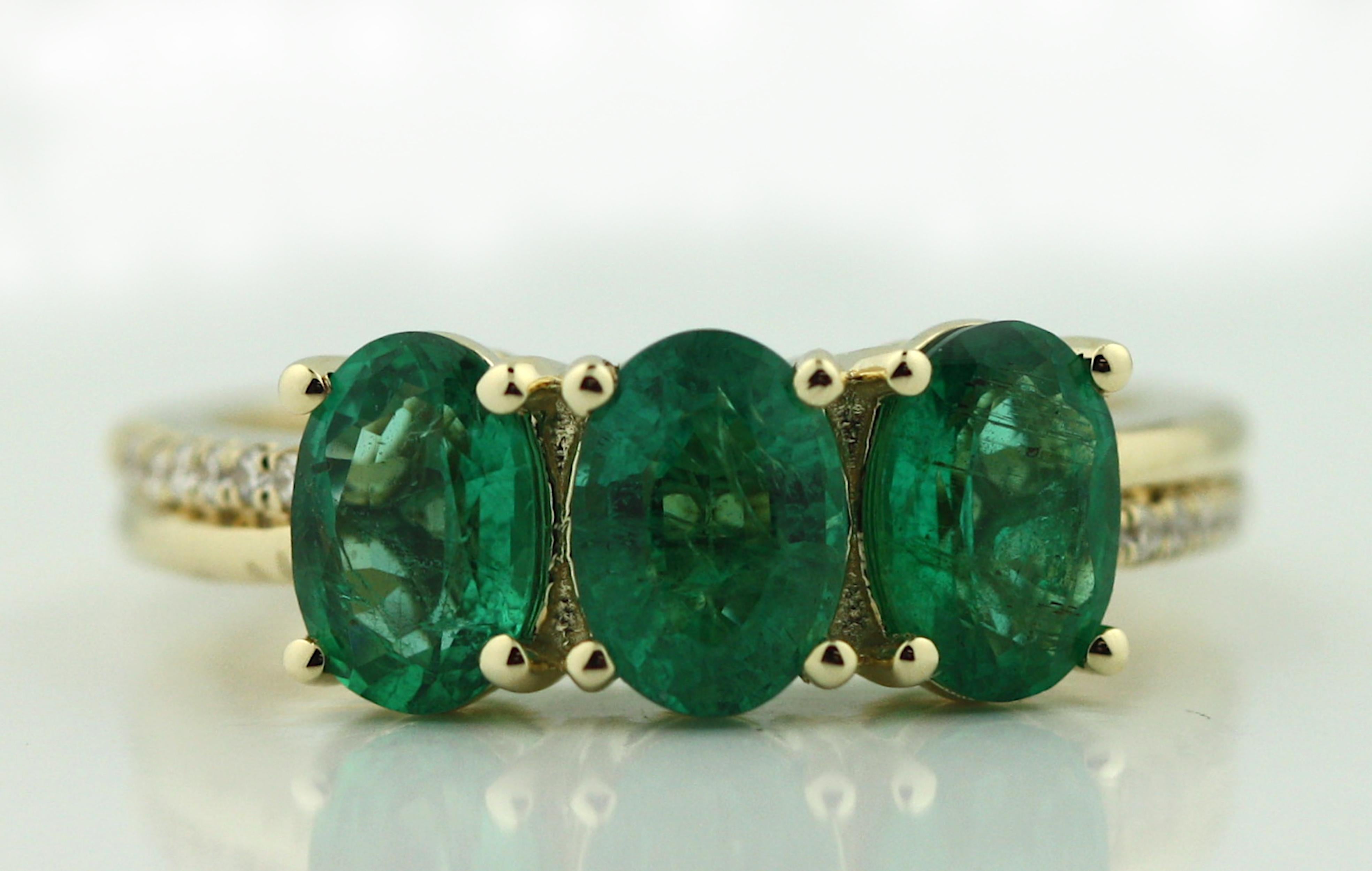 Women's or Men's 14K Yellow Gold Emerald and Diamond Ring