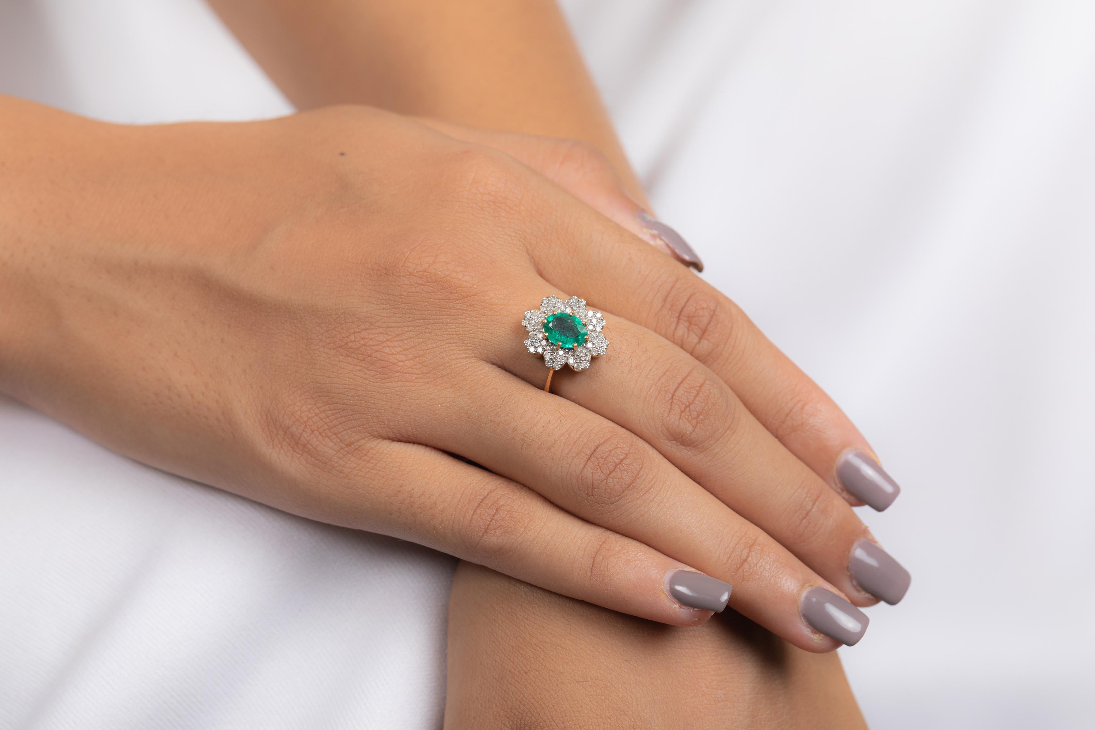 En vente :  Magnifique bague en or jaune massif 14 carats avec émeraude en grappe de diamants 6