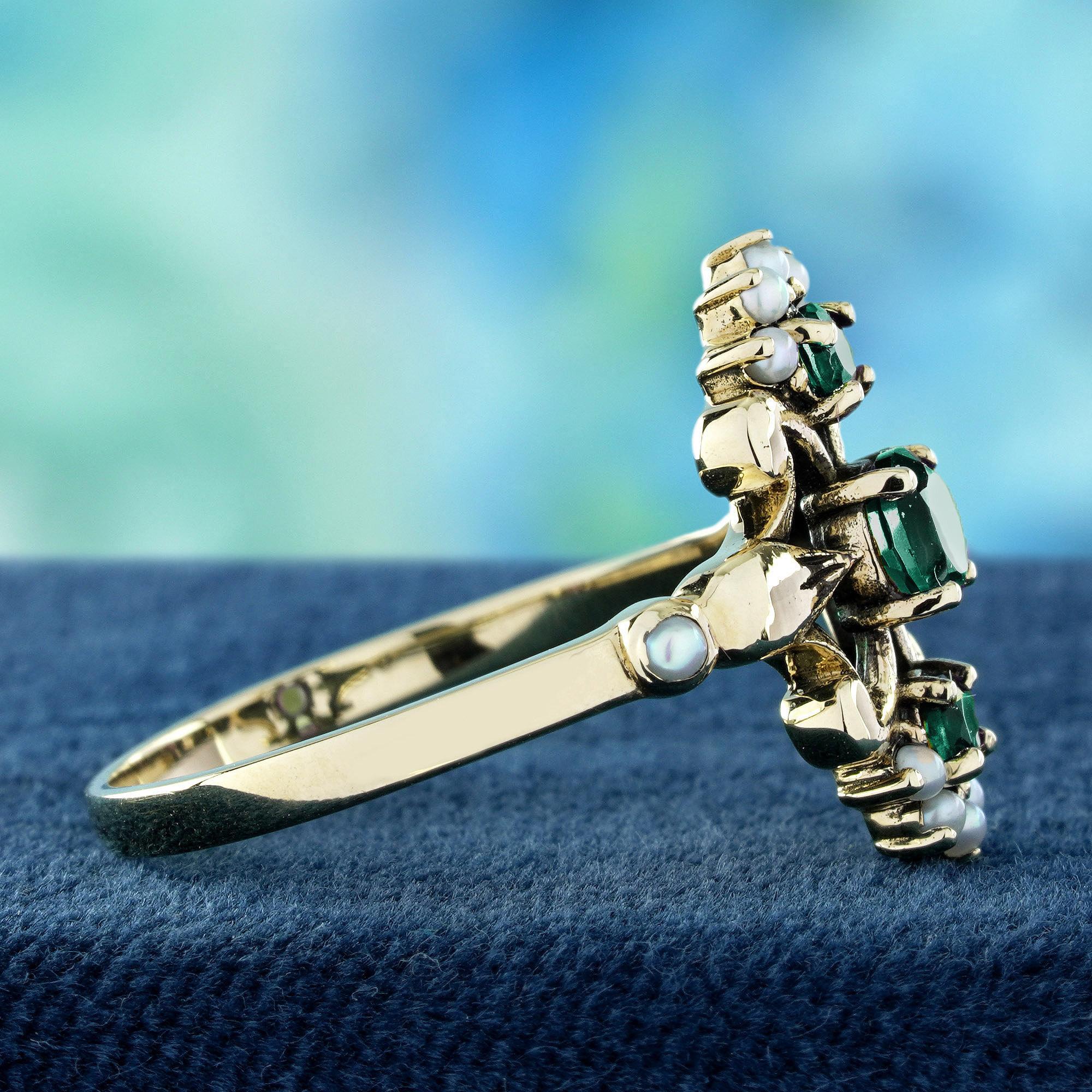 Round Cut 14K Yellow Gold Emerald and Pearl Vintage Style Floral Three Stone Ring For Sale
