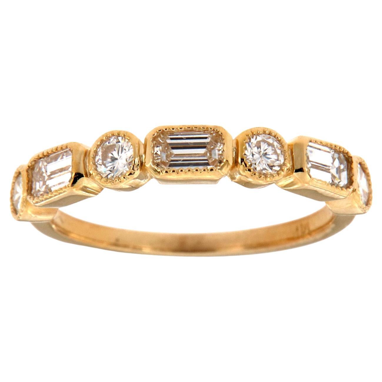 14k Yellow Gold Emerald and Round Diamond Shape Band For Sale