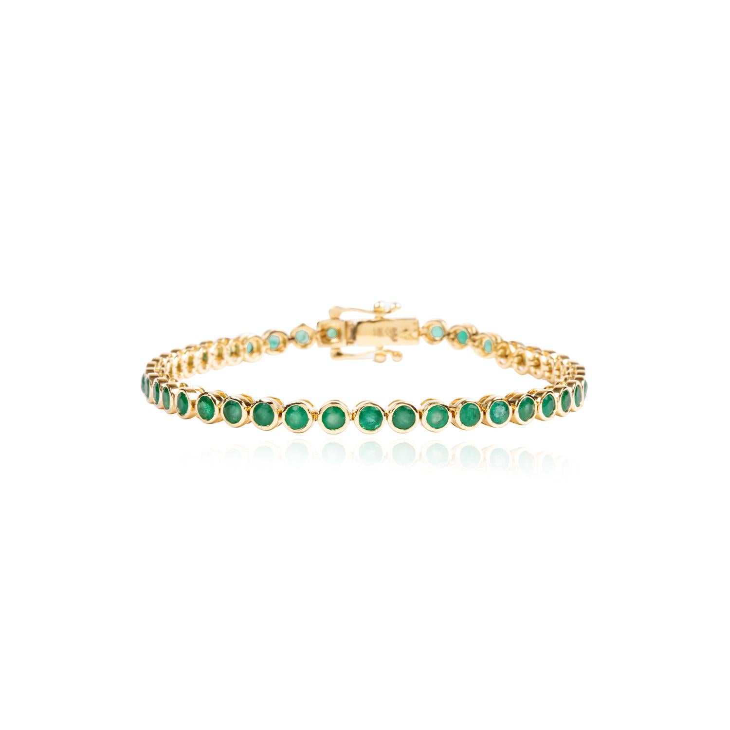 Contemporary 14k Yellow Gold Emerald Bezel Bracelet For Sale