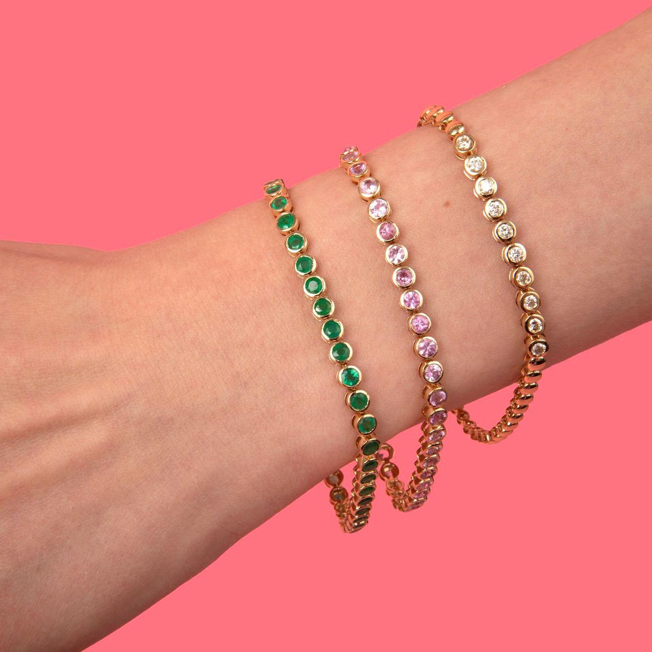 14 Karat Gelbgold Smaragd-Lünette-Armband (Rundschliff) im Angebot