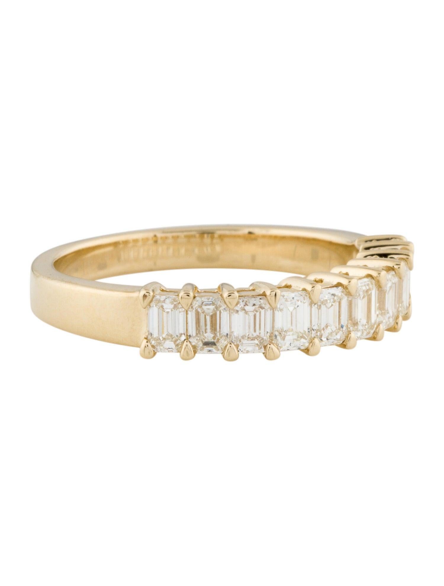 Contemporain Bague en or jaune 14 carats avec diamants taille émeraude de 1,00 carat pour elle en vente