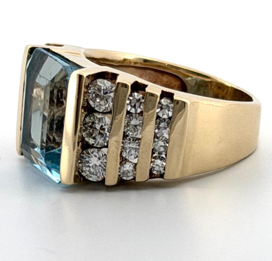 14K Gelbgold Smaragdschliff Aquamarin & Diamant Ring  7,75 g Größe 4,75

🡆 Beschreibung:
Angeboten wird ein fein gearbeiteter Ring aus 14-karätigem Gelbgold, besetzt mit einem natürlichen Aquamarin im Smaragdschliff, der auf etwa 4,00 Karat