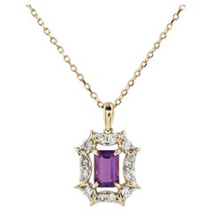 Halskette mit Anhänger aus 14-karätigem Gelbgold mit Amethyst im Smaragdschliff und Diamanten im „Starburst“-Halo-Design