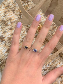 Bague en or jaune 14 carats et saphir bleu taille émeraude 0,65 carat poids total