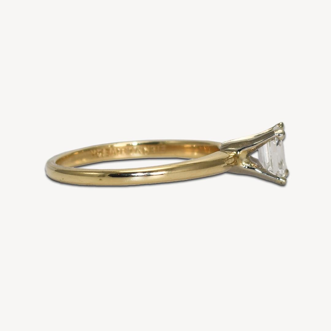 Taille émeraude Bague solitaire en or jaune 14 carats avec diamant taille émeraude 0,45 carat en vente