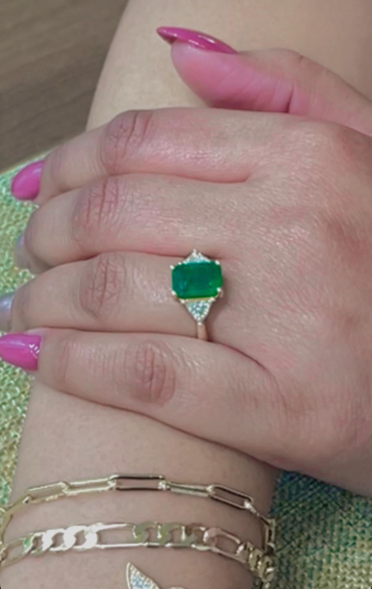 For Sale:  14K Yellow Gold, Emerald Cut Emerald w/ Trillion Diamond Sides Ring 3