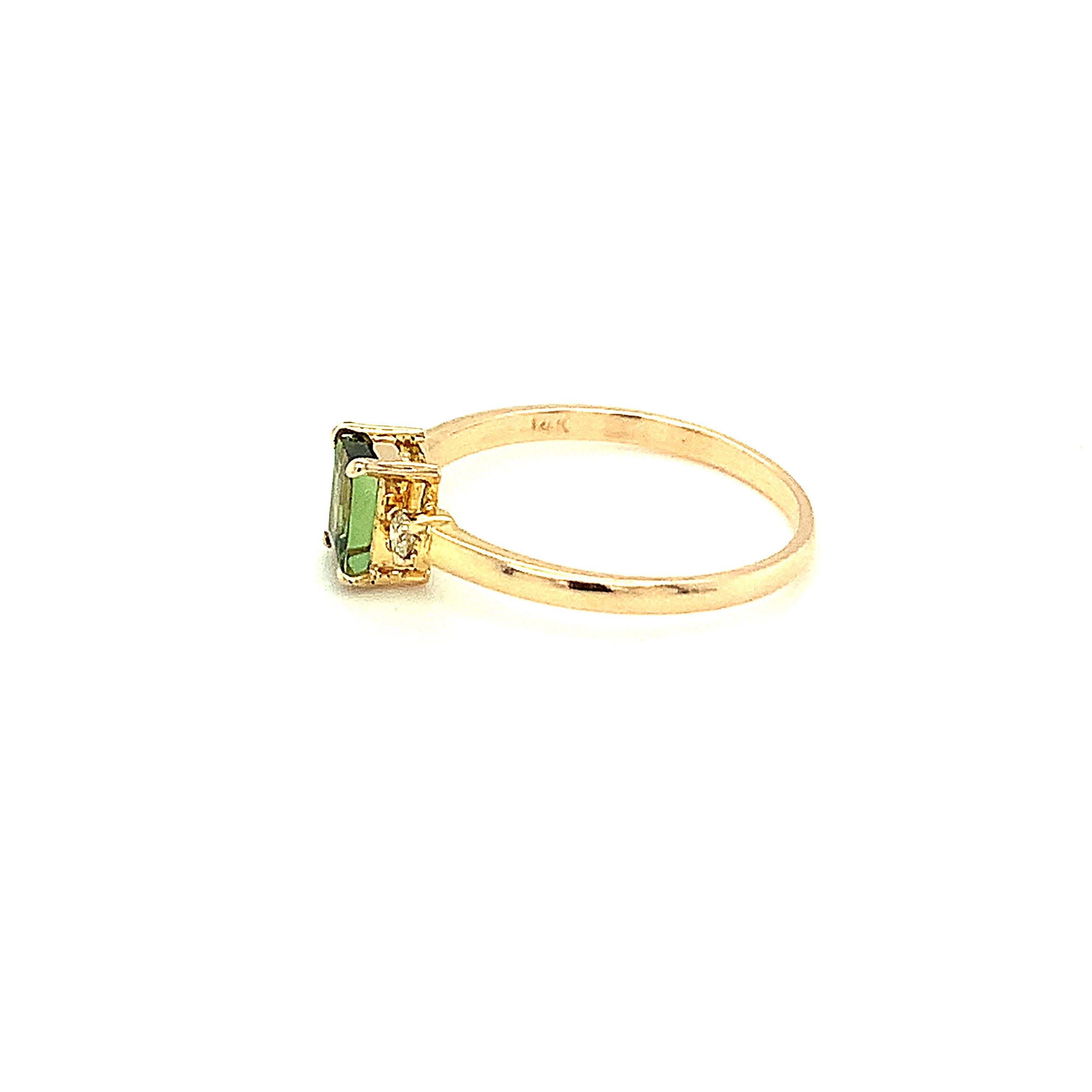 14K Yellow Gold Emerald Cut Green Tourmaline and Diamond Ring In New Condition For Sale In Trumbull, CT
