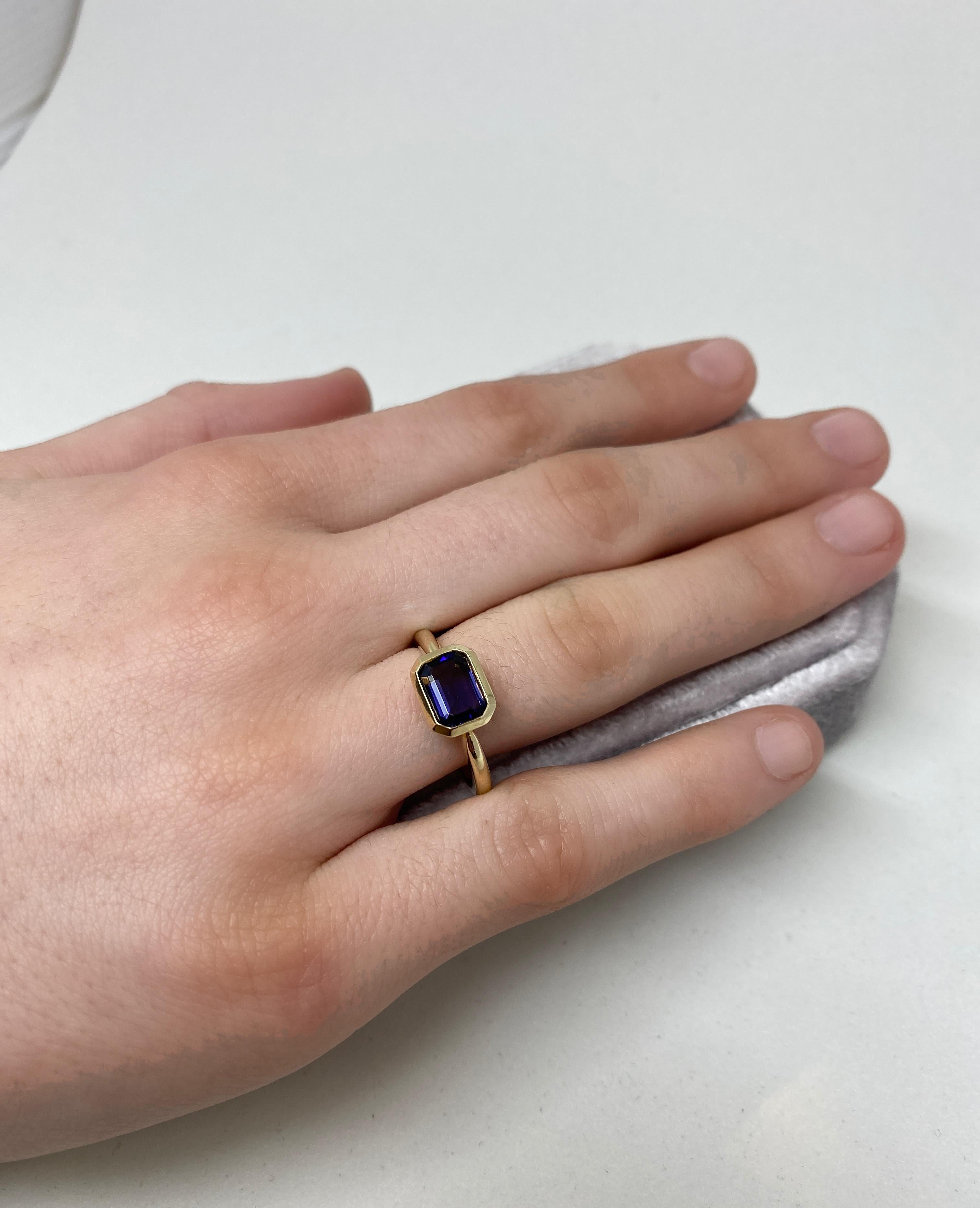 10K Yellow Gold East West Horizontal Emerald Cut Iolite Bezel Set Stacking Ring For Sale 2