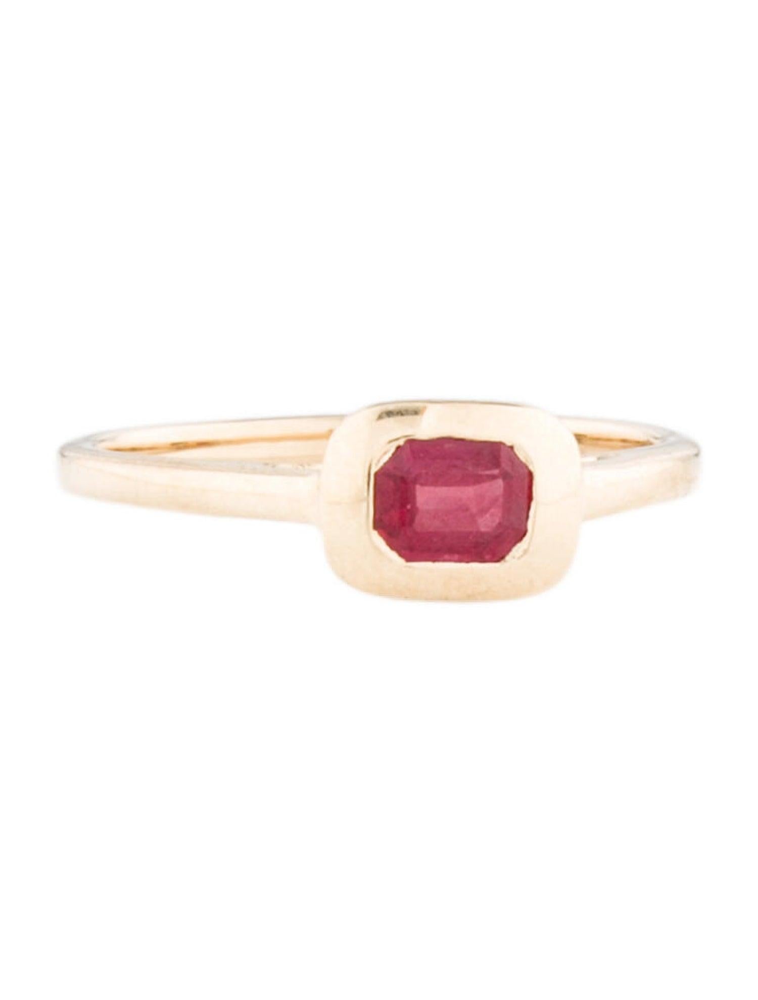 14k Yellow Gold & Emerald-Cut Red Ruby Emerald Ring 0.65 CTTW In New Condition For Sale In Great neck, NY