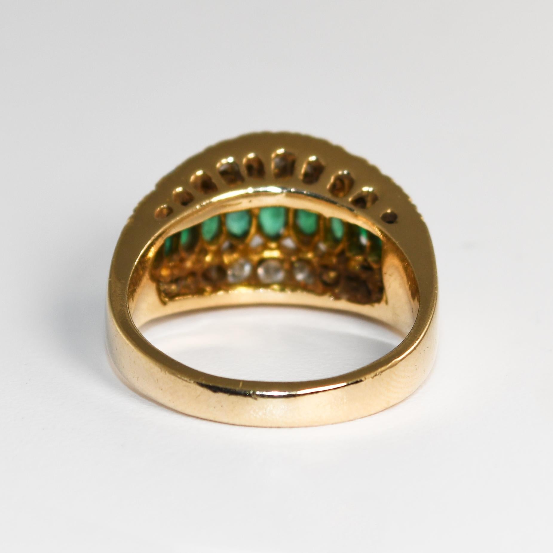 Anello Cocktail con smeraldo e diamante in oro giallo 14K In condizioni ottime a Laguna Beach, CA