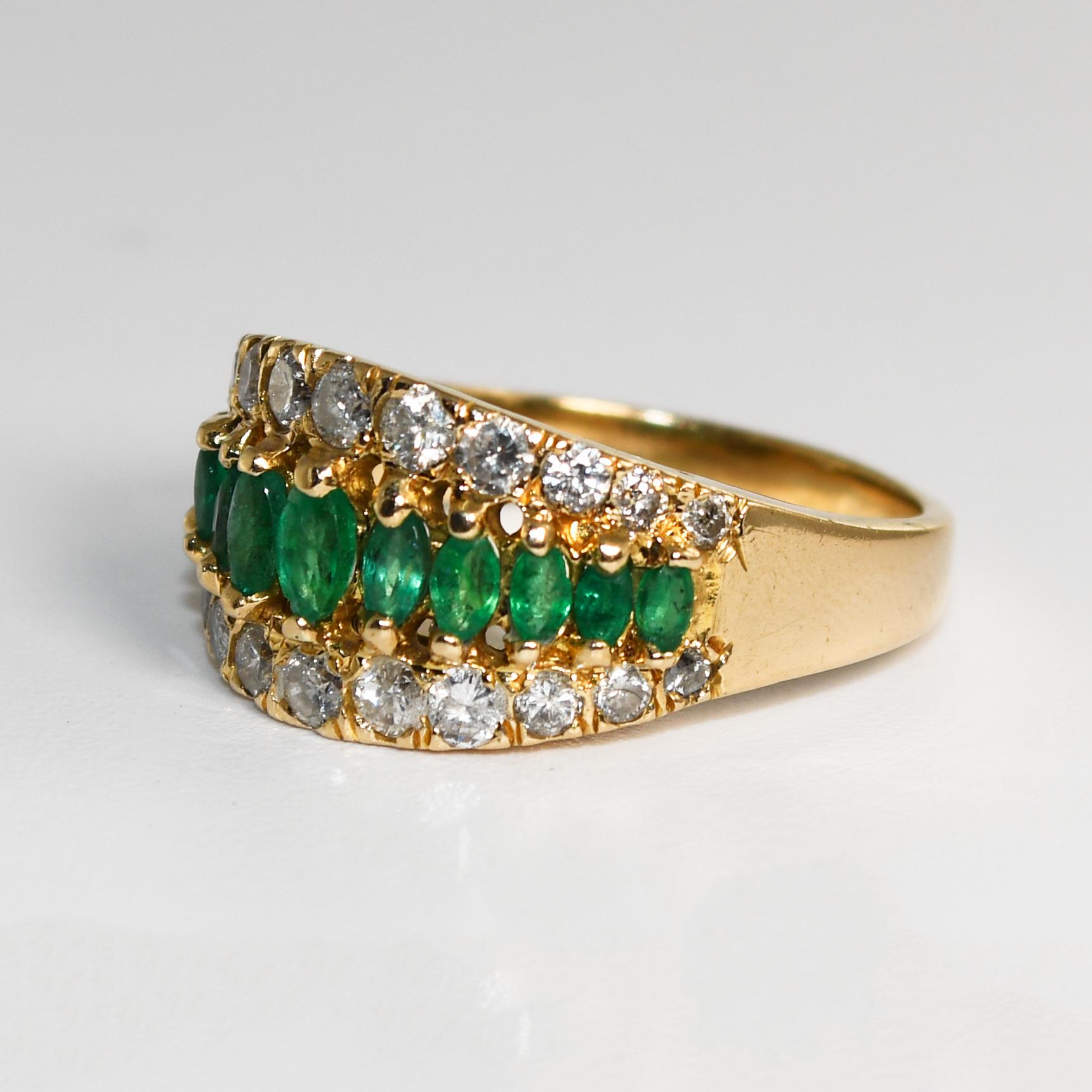 Anello Cocktail con smeraldo e diamante in oro giallo 14K 1