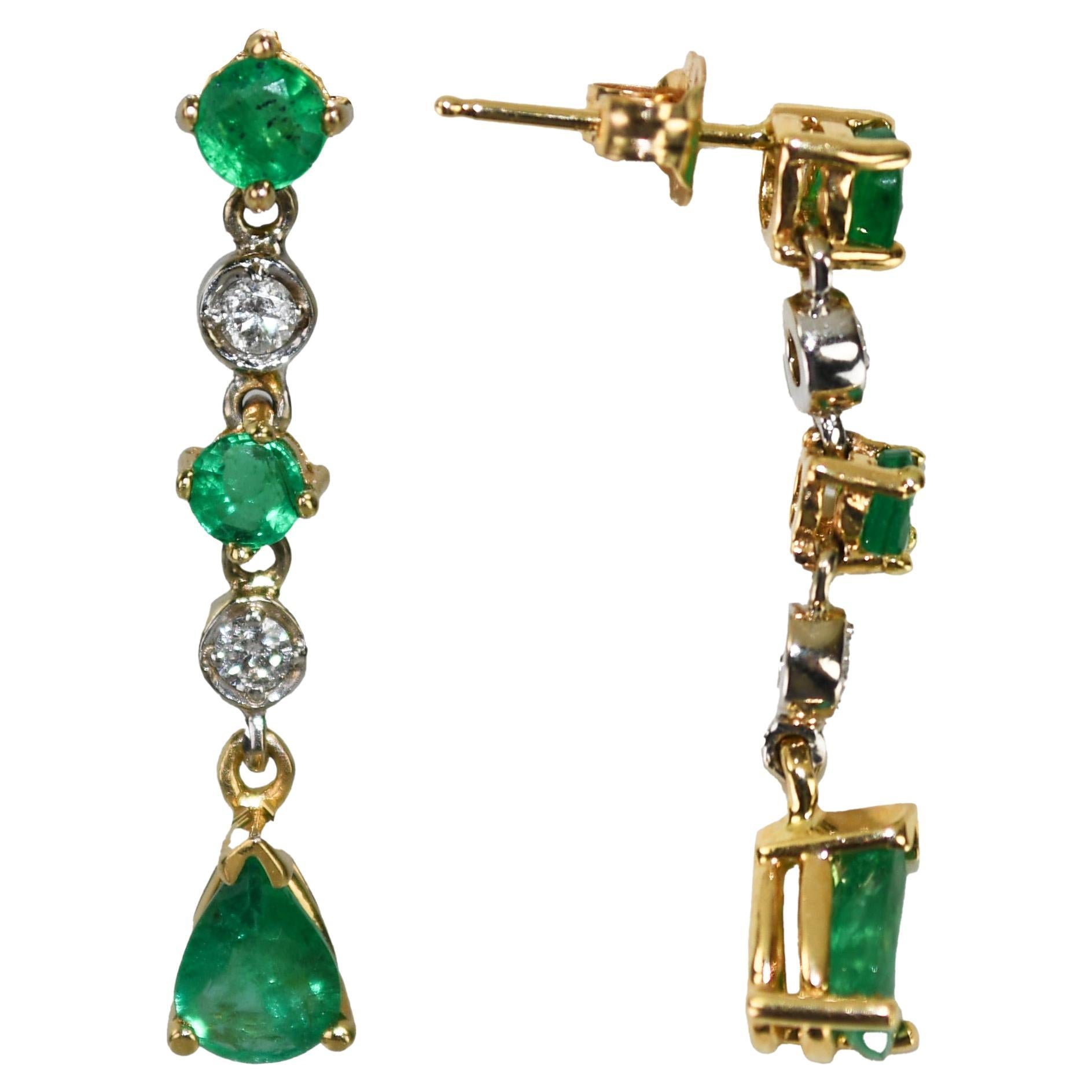 Orecchini pendenti con smeraldo e diamante in oro giallo 14K 3,4g