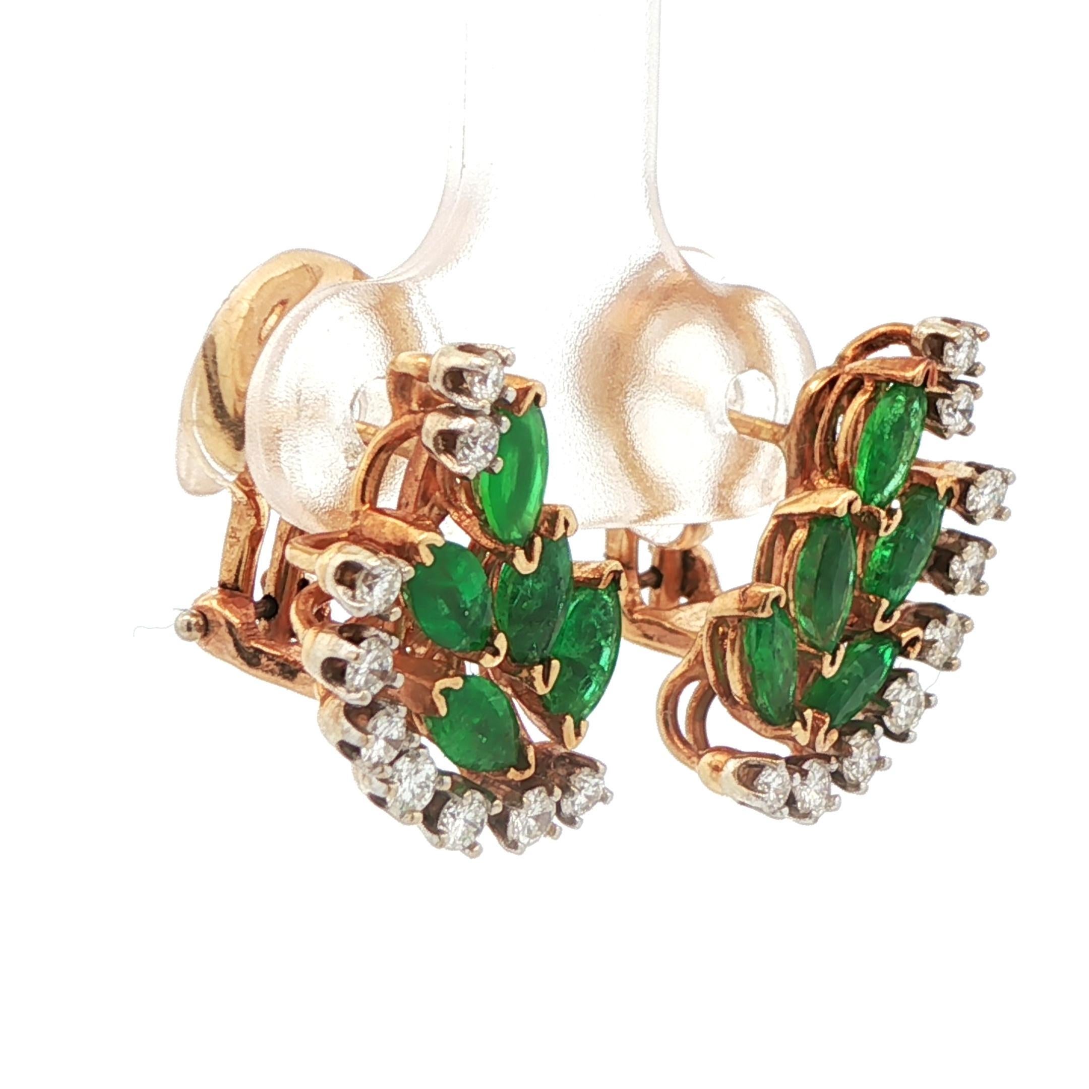 14k Yellow Gold Emerald & Diamond Flower Earrings Contemporáneo en venta