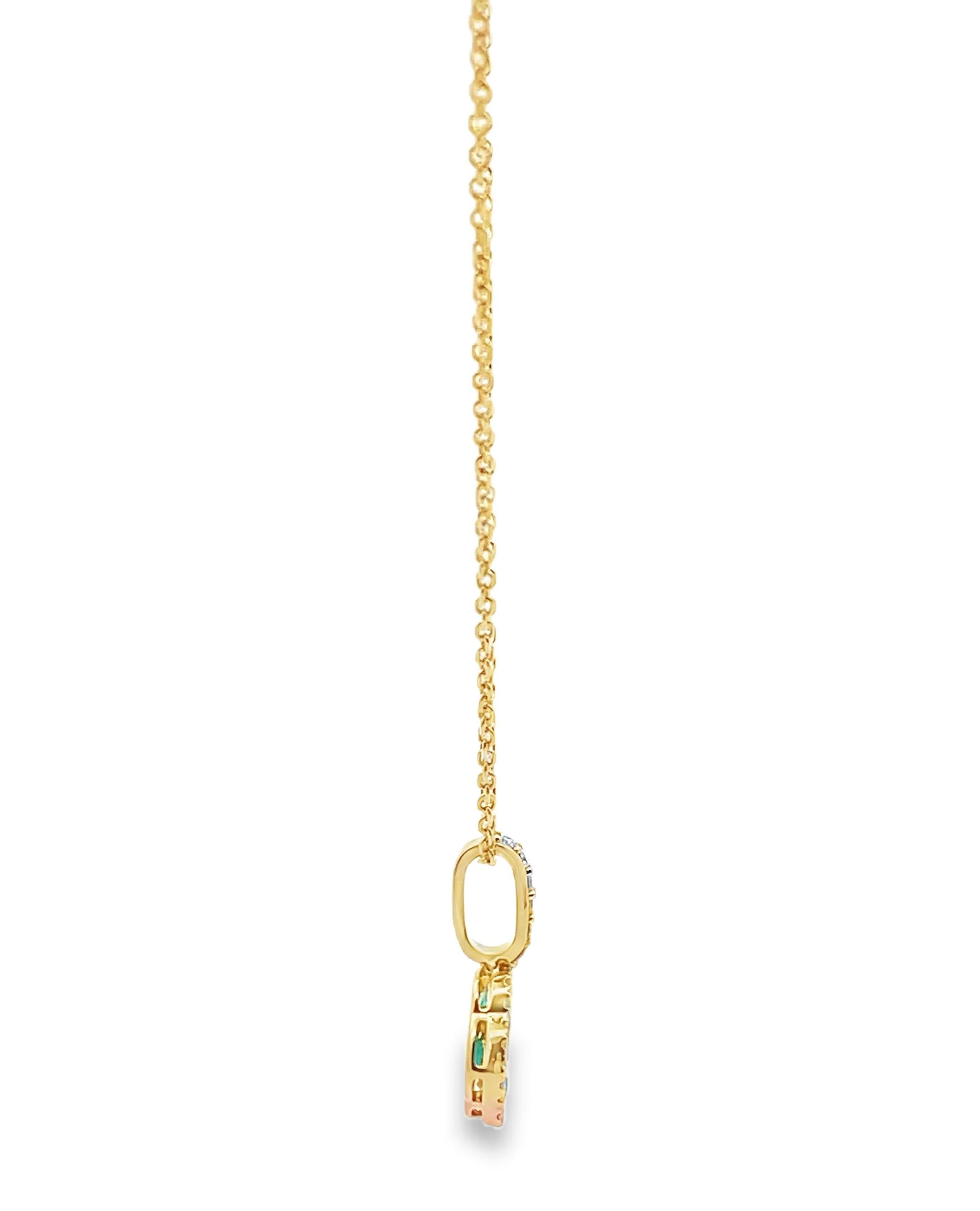 Taille mixte Collier en or jaune 14K avec pendentif émeraude et diamant en forme de quadrilobe sur chaîne à maillons en vente
