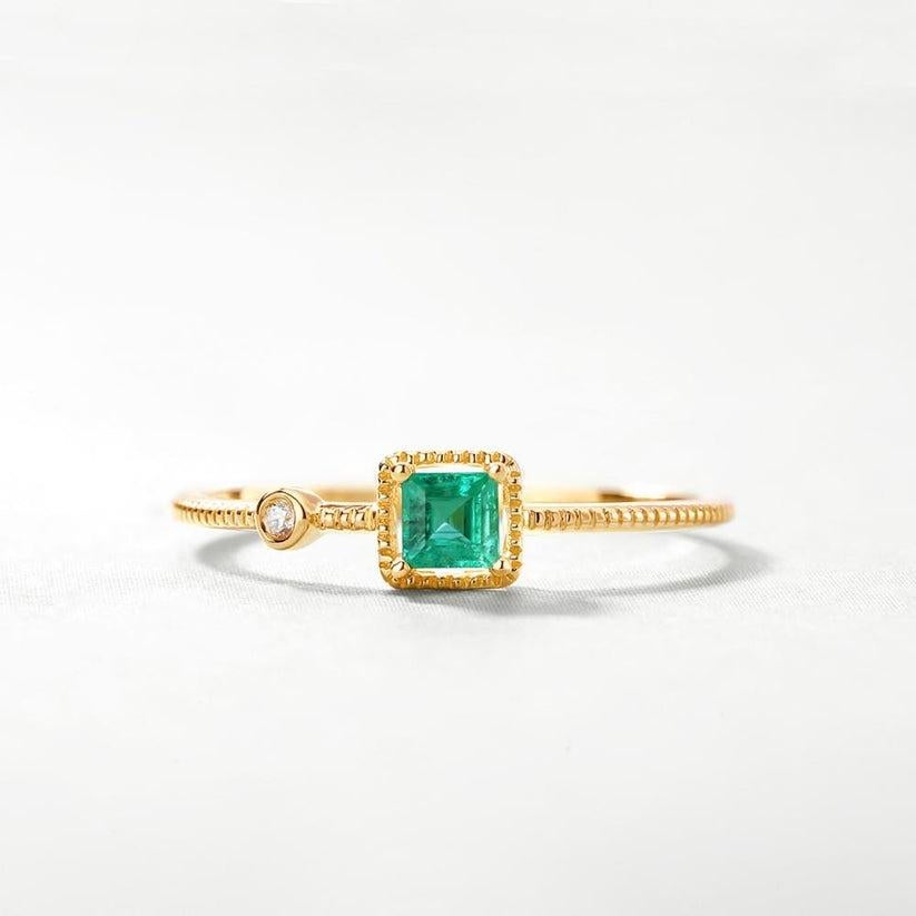 For Sale:  Princess Cut Emerald 14K Yellow Gold Round Diamond Accent Ring 3