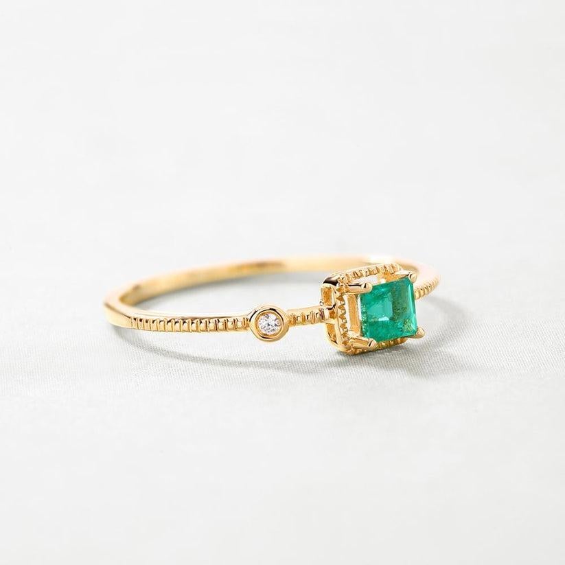 For Sale:  Princess Cut Emerald 14K Yellow Gold Round Diamond Accent Ring 4