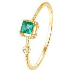 Esmeralda talla princesa Anillo con acento de diamante redondo en oro amarillo de 14 quilates